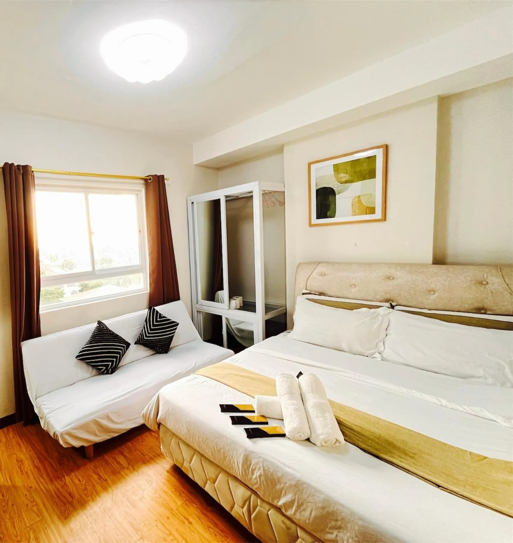 Bed in Pool View Studio in Mesaverte with Free Pool & Netflix