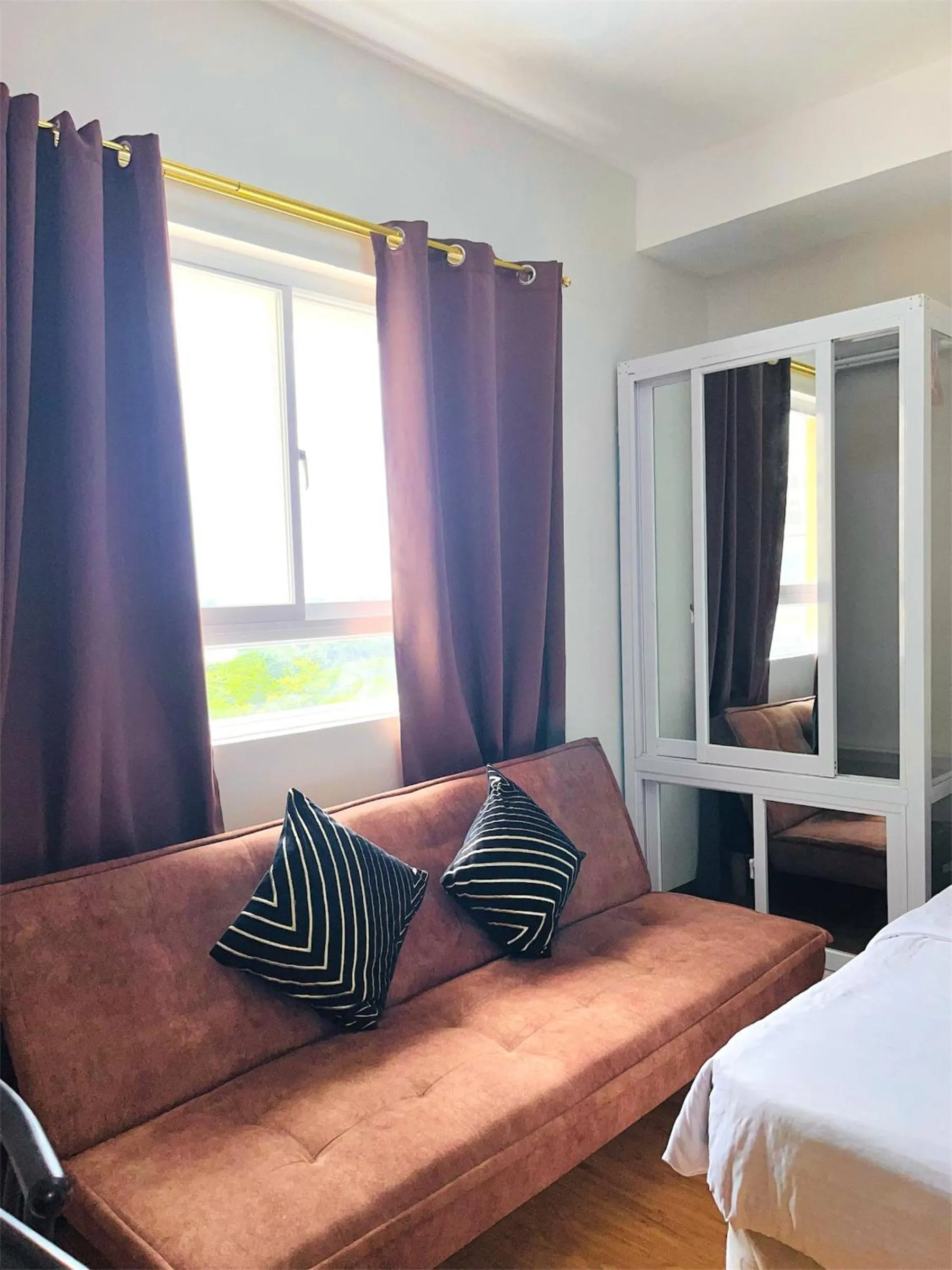 Bed in Pool View Studio in Mesaverte with Free Pool & Netflix