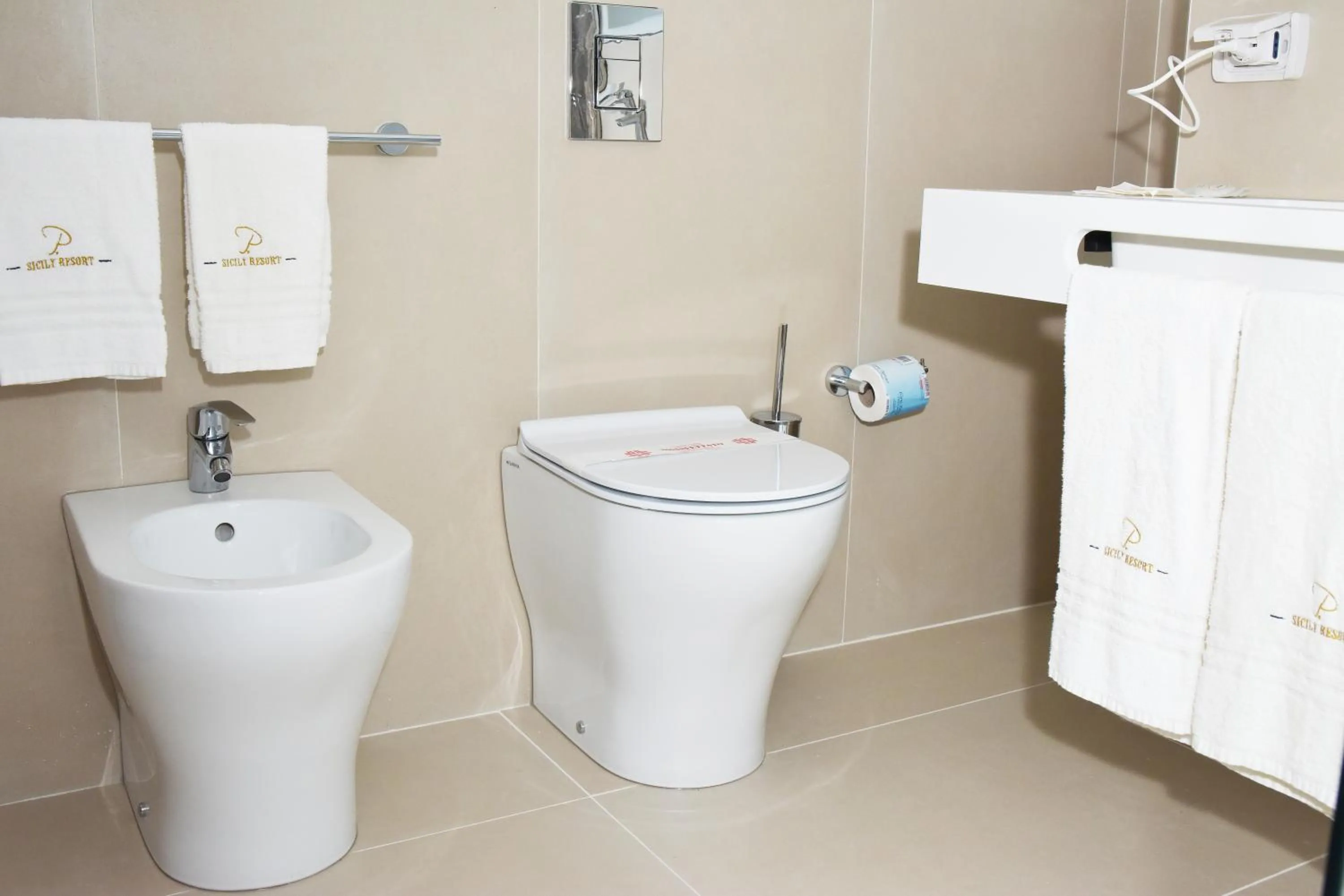 Toilet in Paradise Beach Resort Selinunte