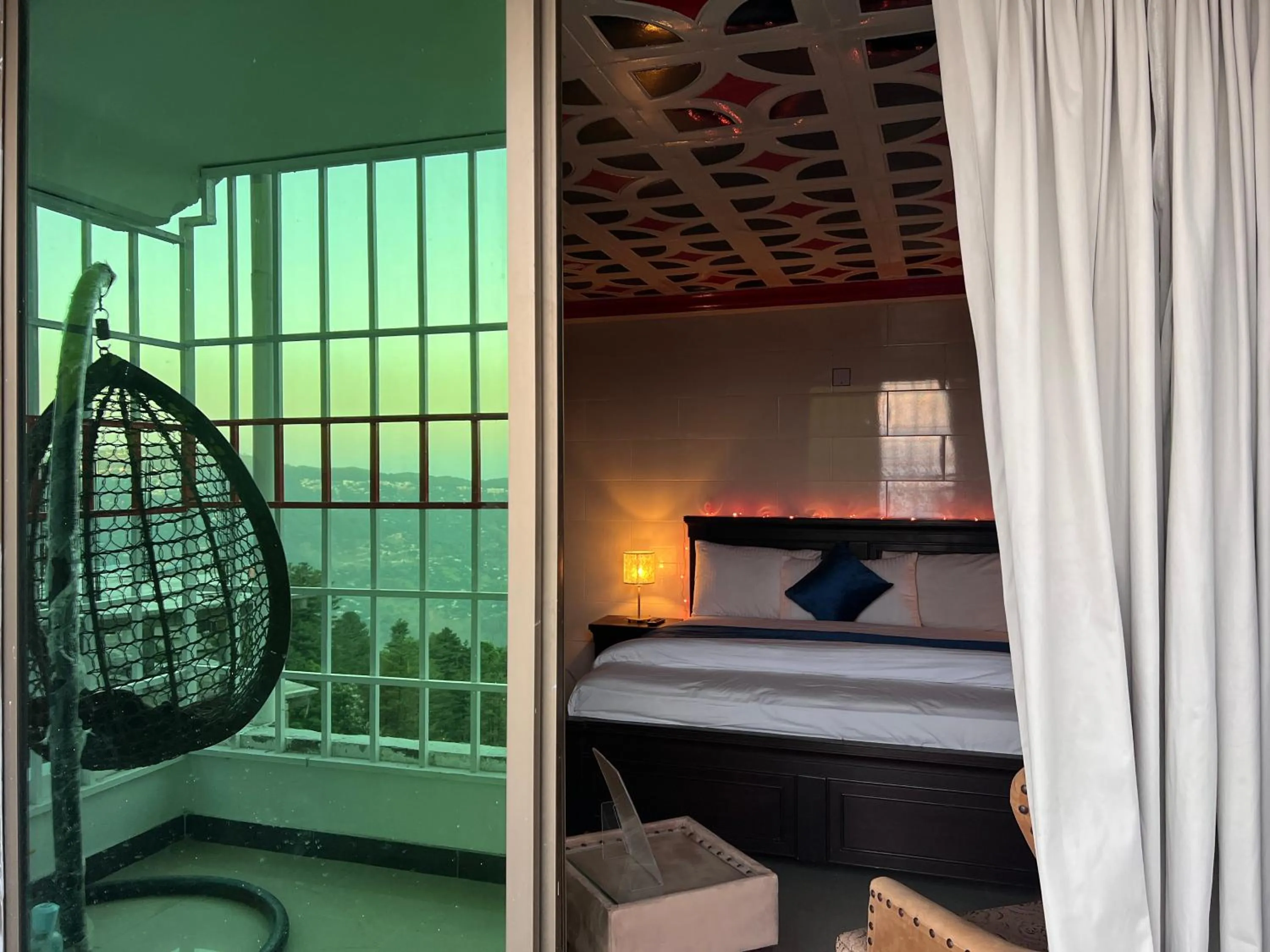 Bed in Shagufta Hotel Murree