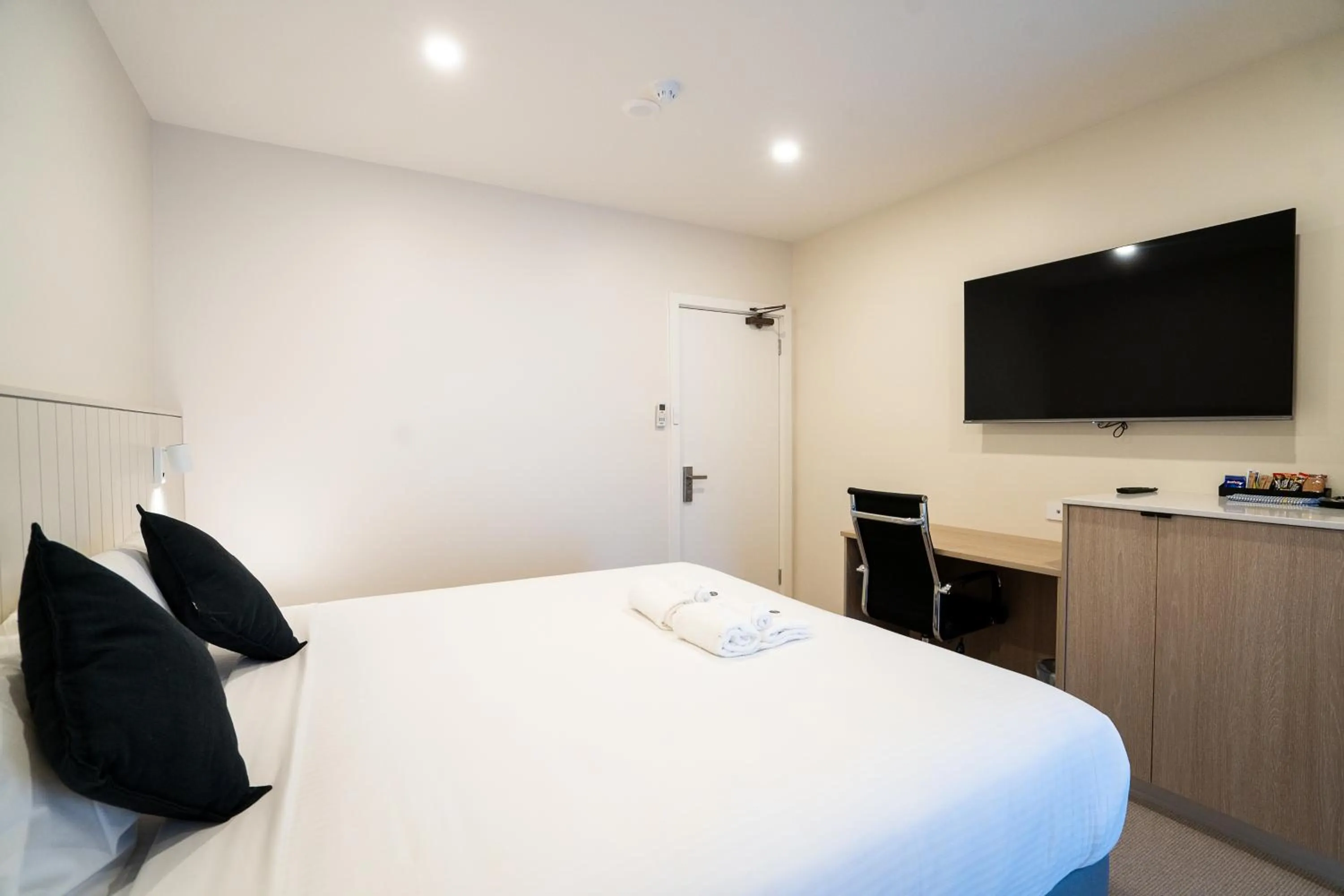 Bed in Belmont Hotel Lake Macquarie