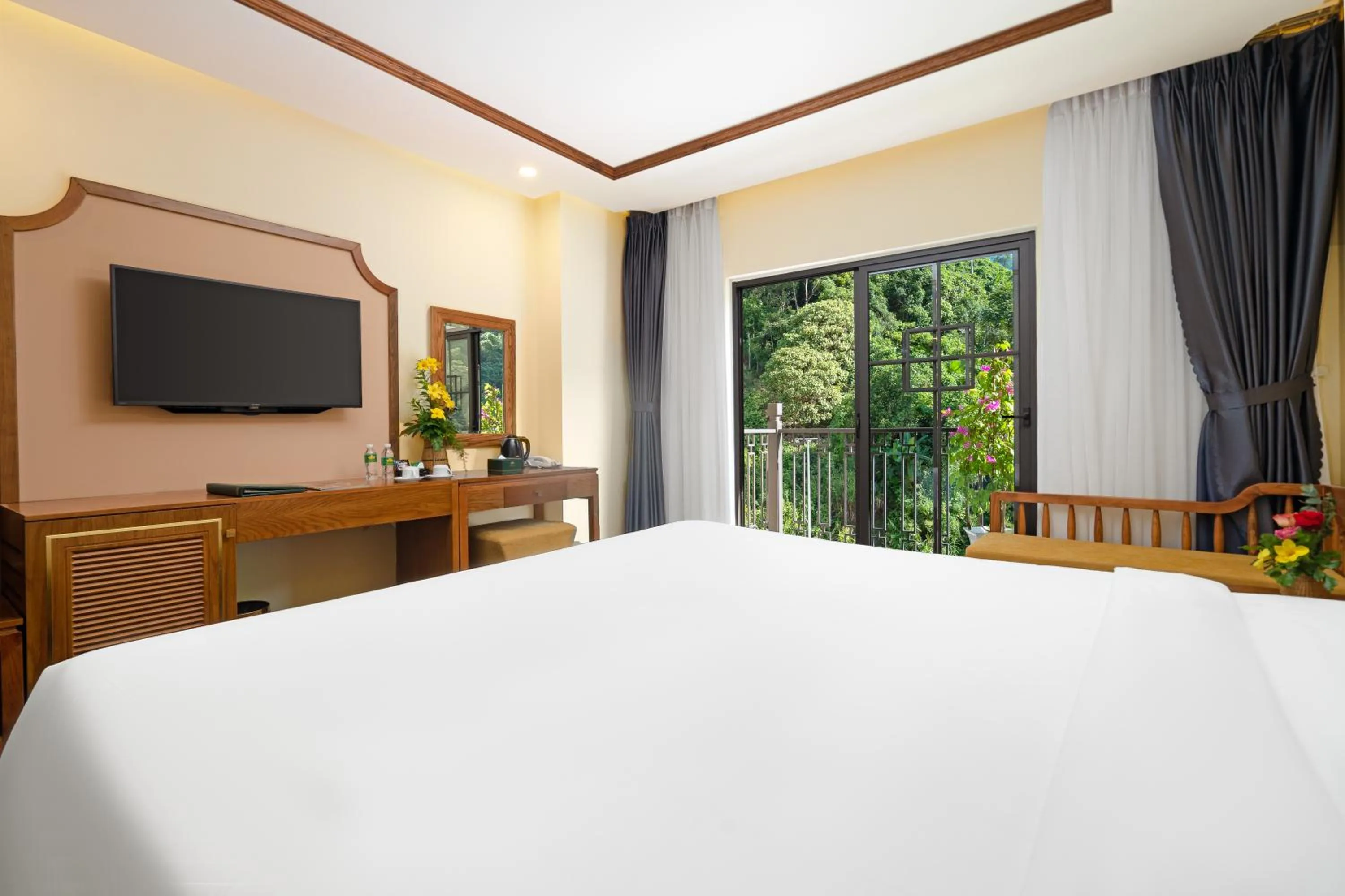 Bedroom, Bed in Fivitel Cổng Trời Đông Giang - Fivitel Đông Giang Heaven's Gate