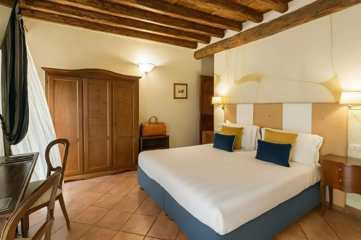 Deluxe Double or Twin Room with Terrace in Le Clarisse Trastevere Deluxe Double or Twin Room with Terrace in Le Clarisse Trastevere