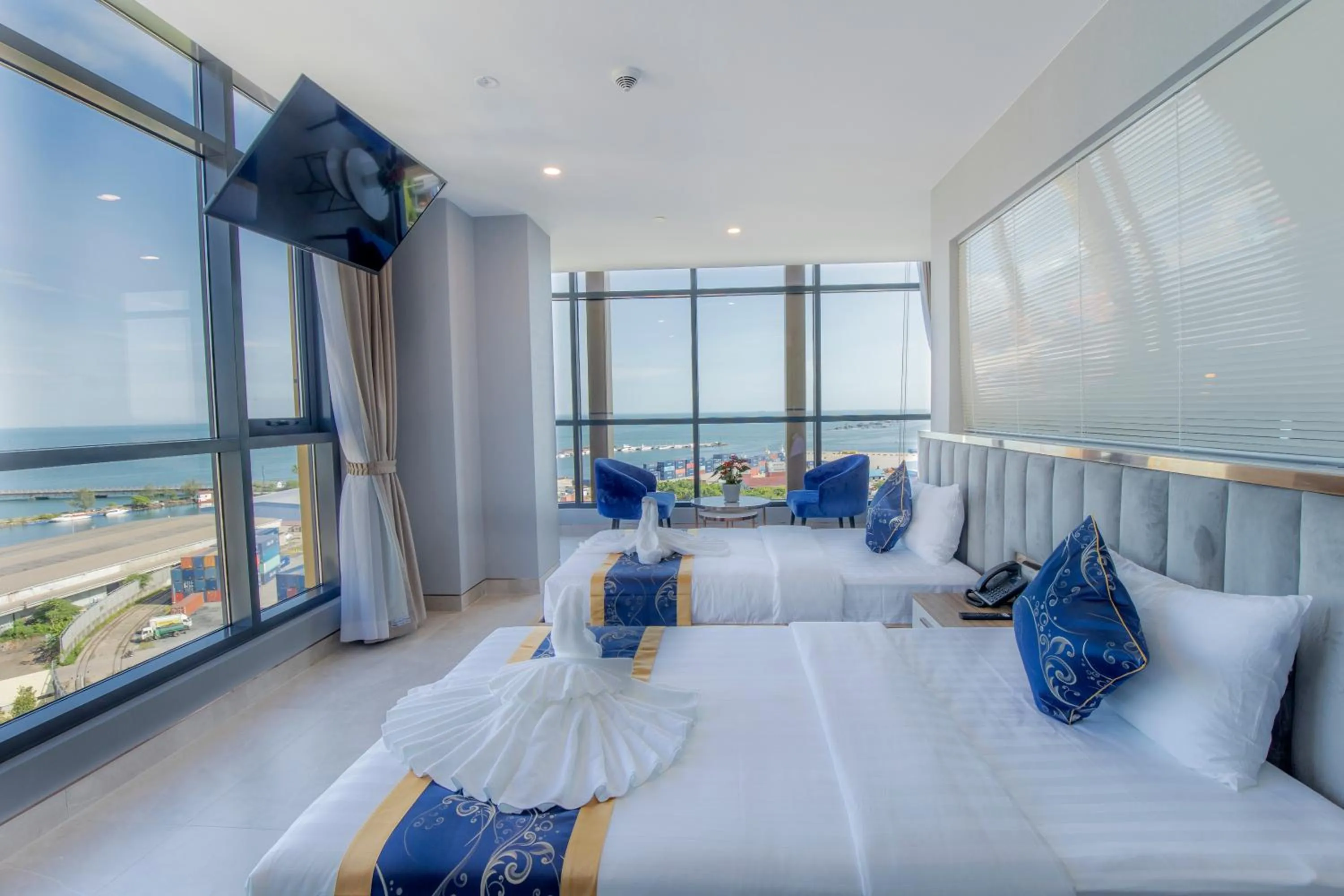 Sea view, Bed in Seascape Palace Hotel