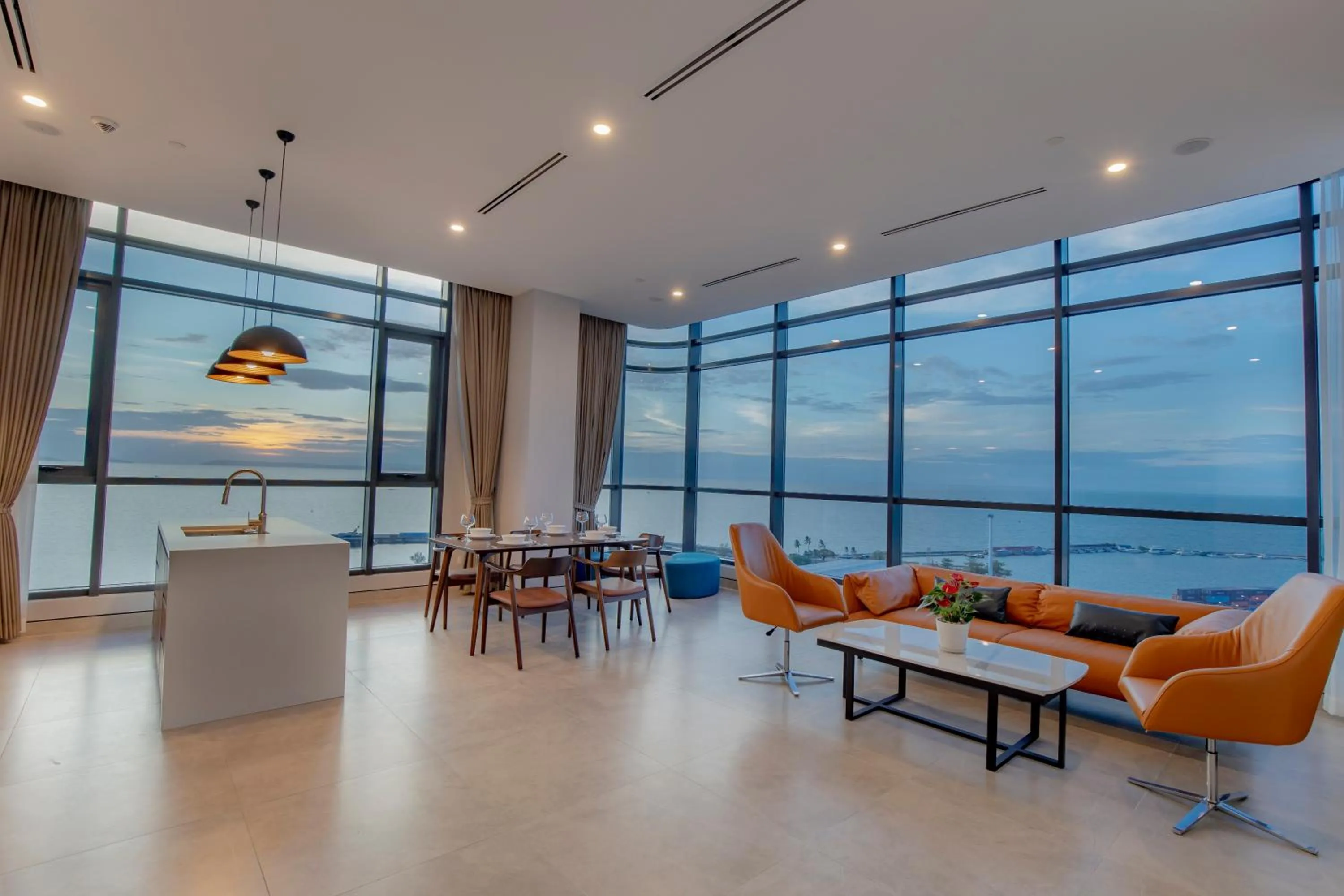 Nightclub / DJ in Seascape Palace Hotel