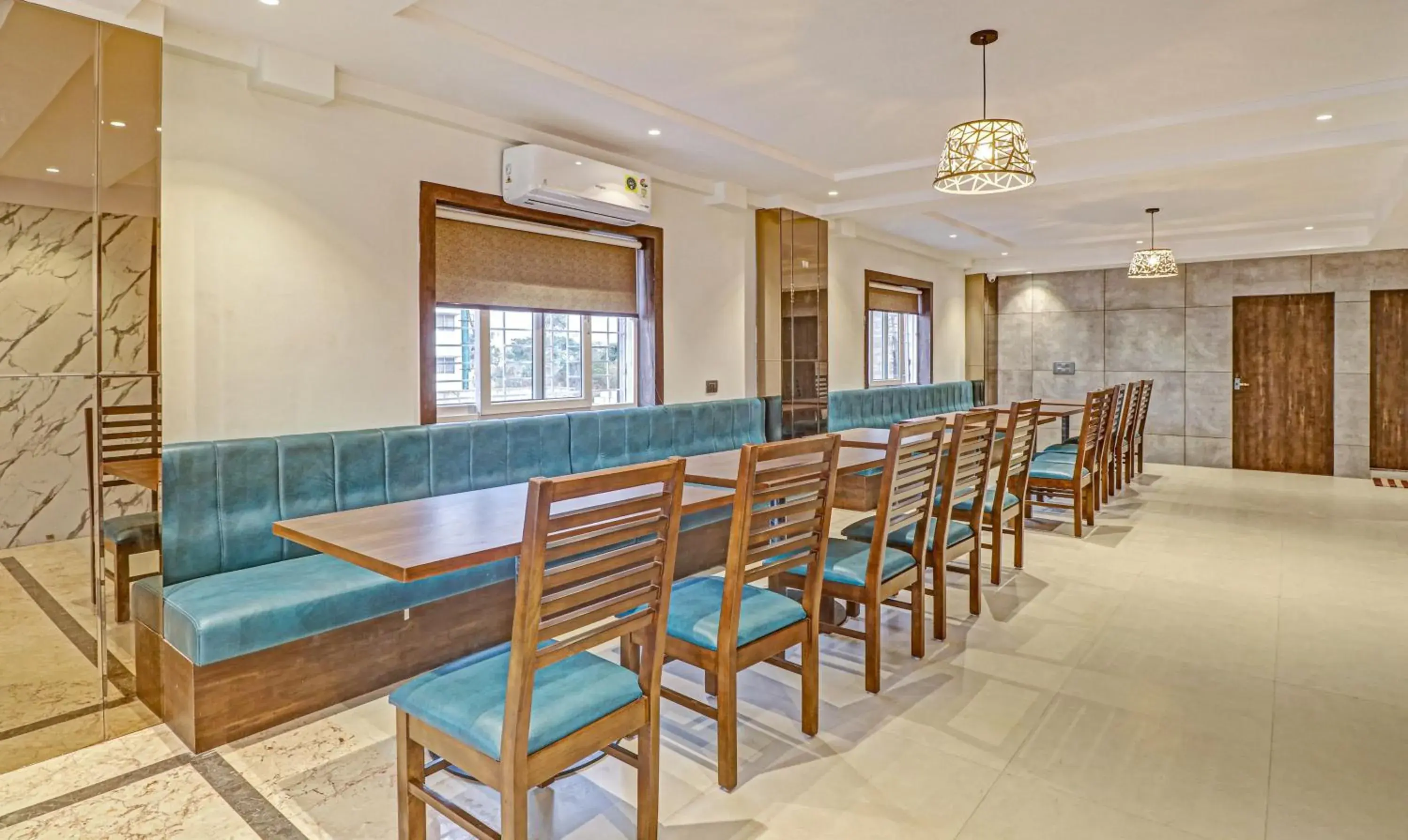 Restaurant/places to eat in Treebo Emora Grand Restaurant/places to eat in Treebo Emora Grand