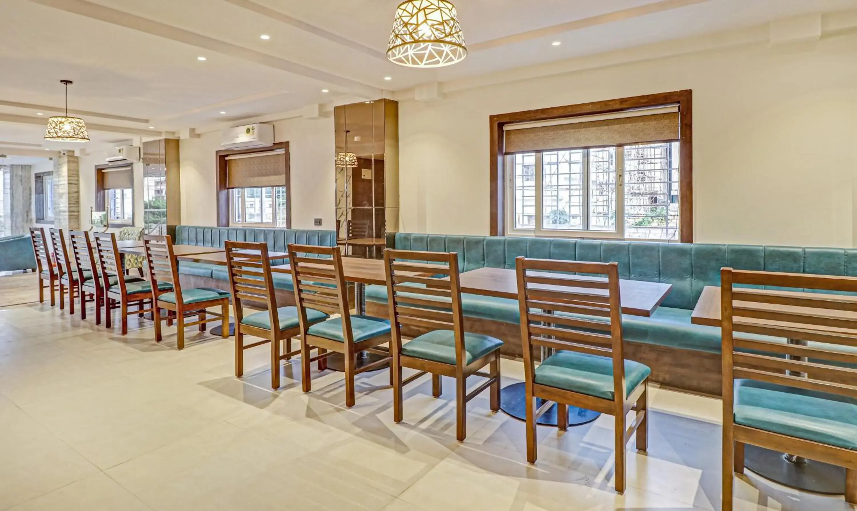 Restaurant/places to eat in Treebo Emora Grand Restaurant/places to eat in Treebo Emora Grand