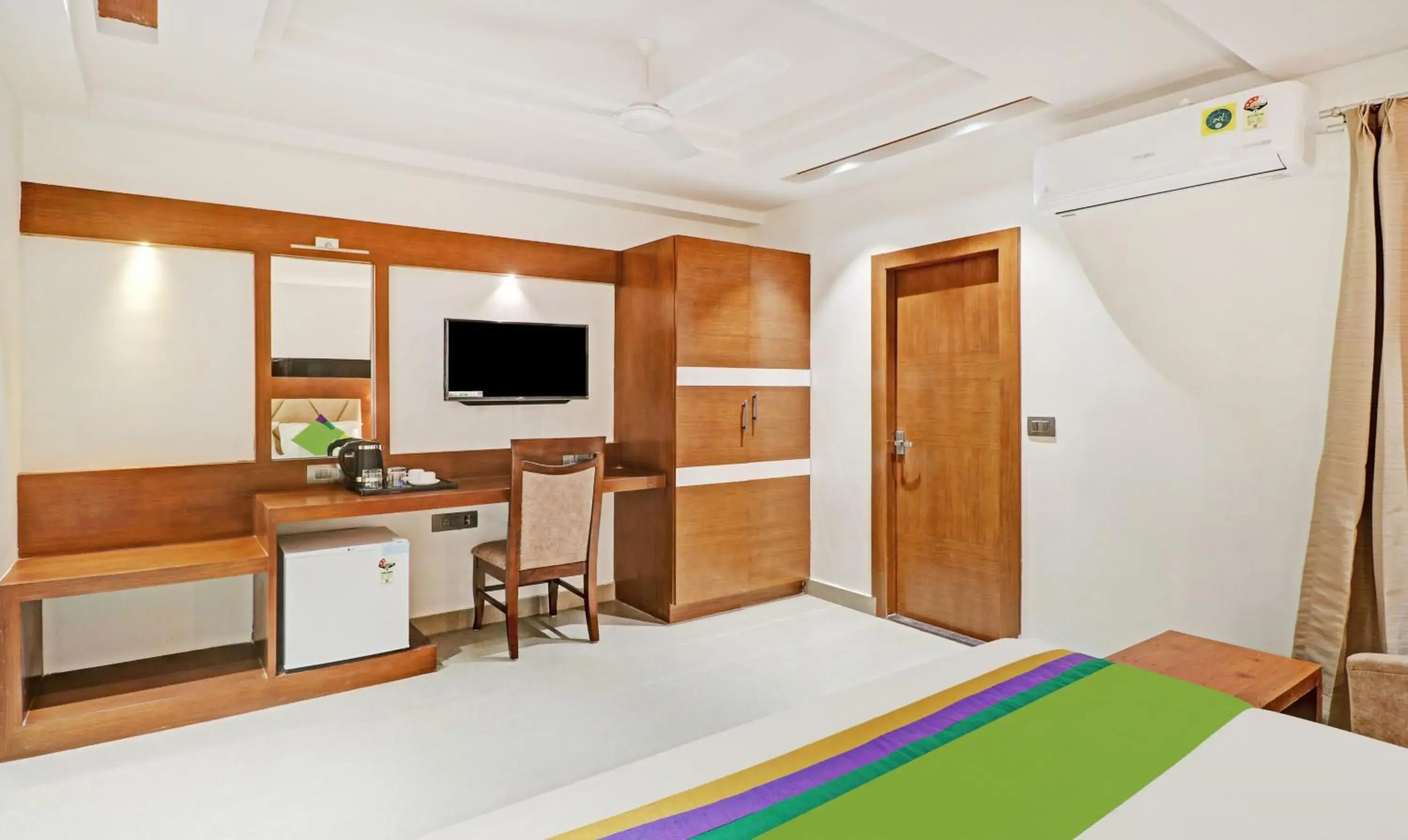 Bedroom, Bed in Treebo Emora Grand Bedroom, Bed in Treebo Emora Grand