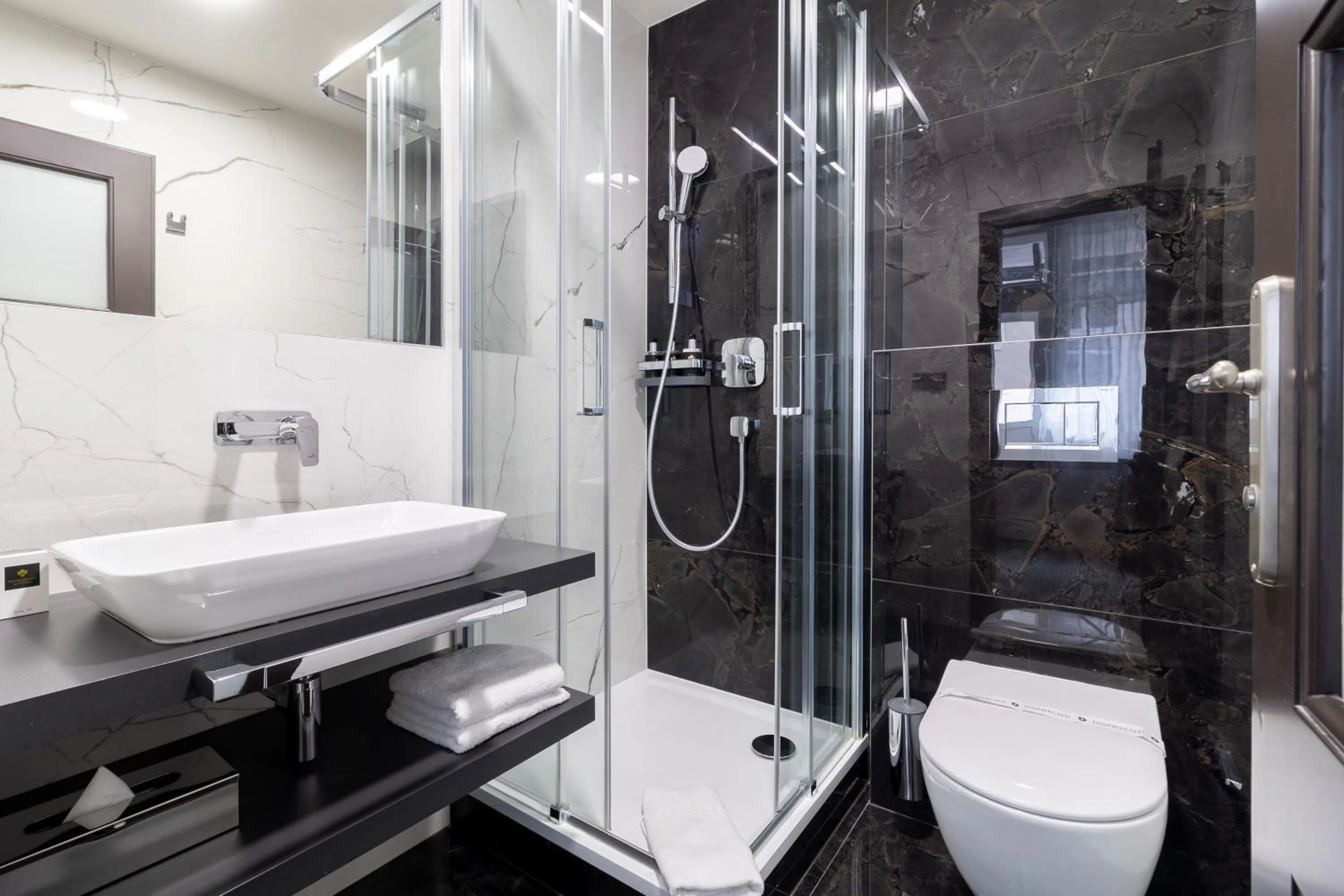 Shower in Hotel Ikona