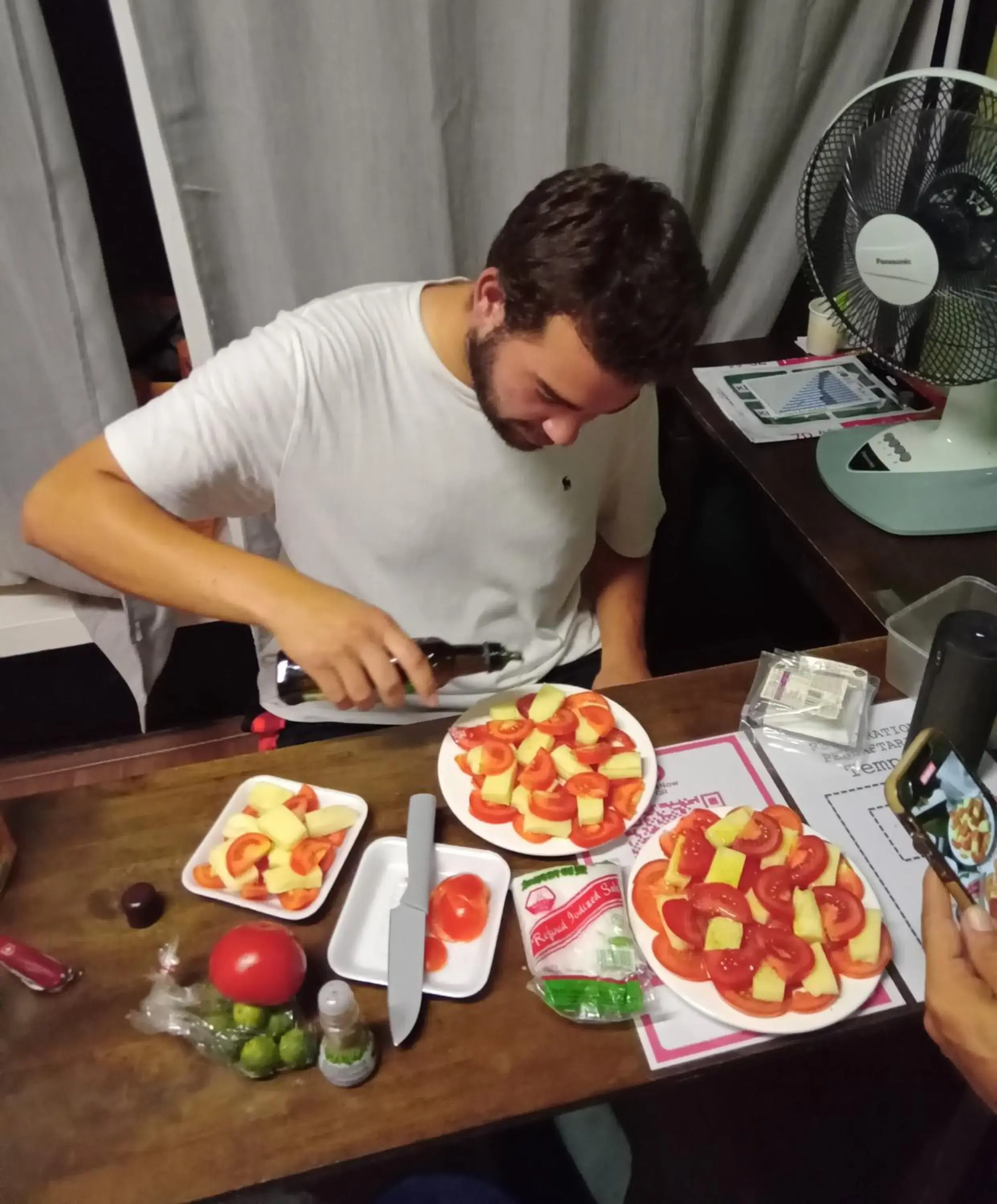 People in TEMPO EXT. People in TEMPO EXT.