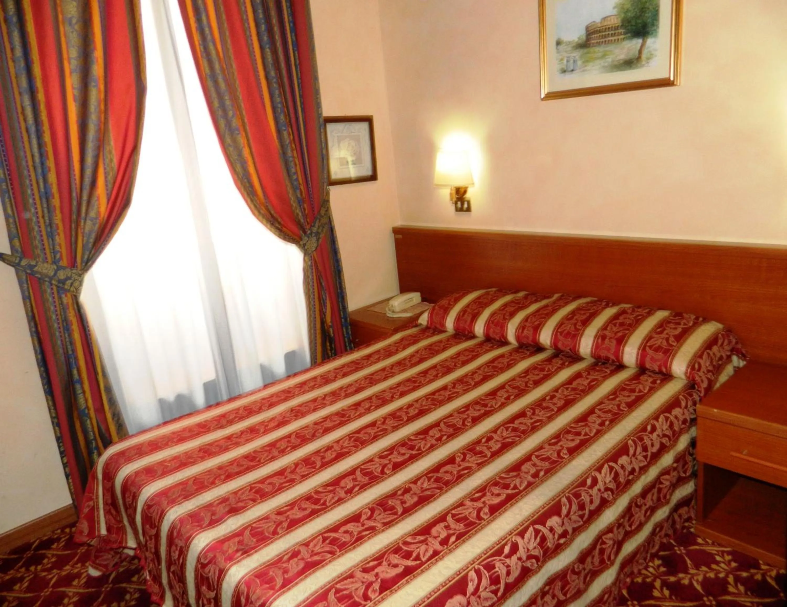 Photo of the whole room, Bed in Buonarroti Home