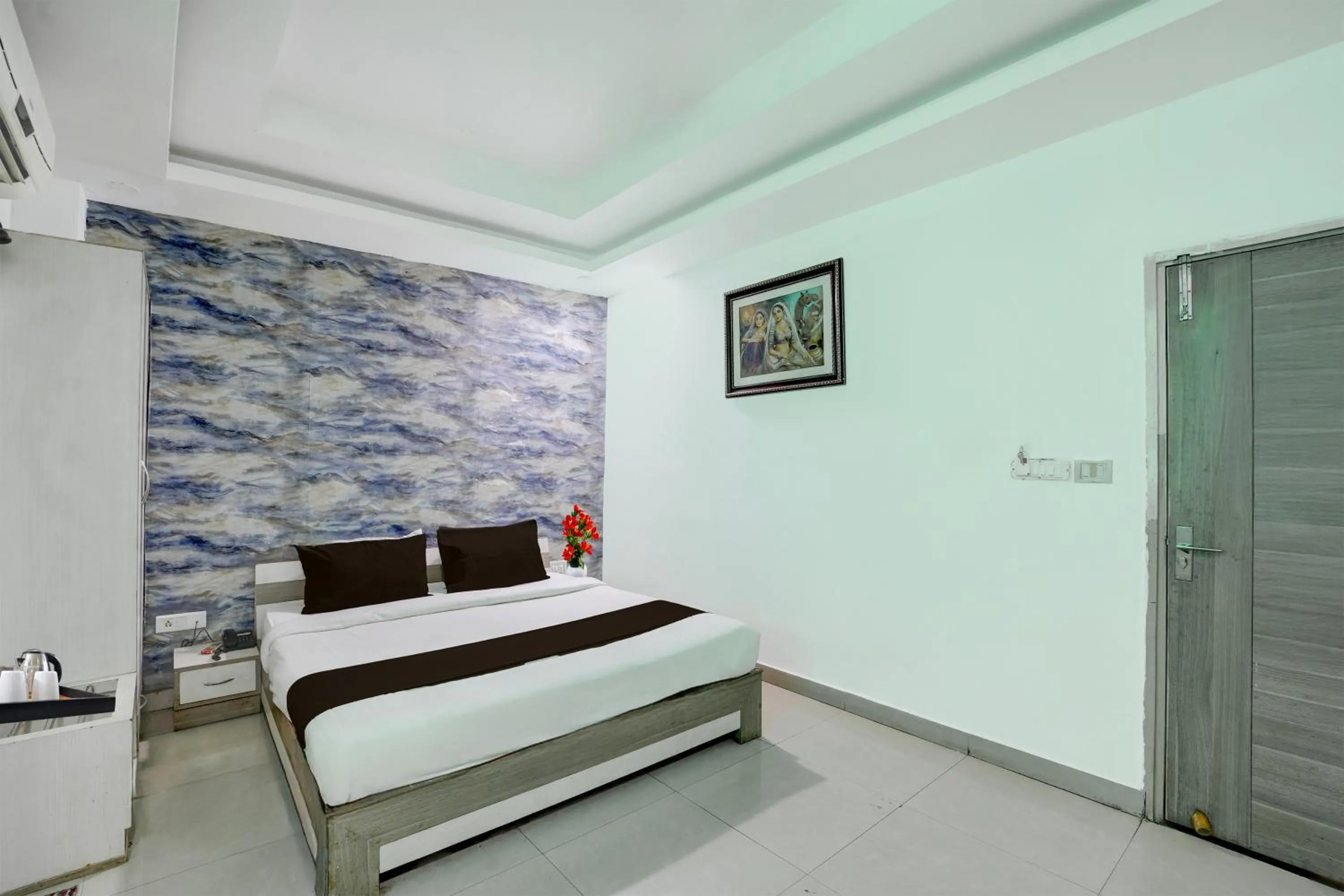 Photo of the whole room, Bed in Super Collection O Shahpura Lakeview Formerly Hotel Royal Villa