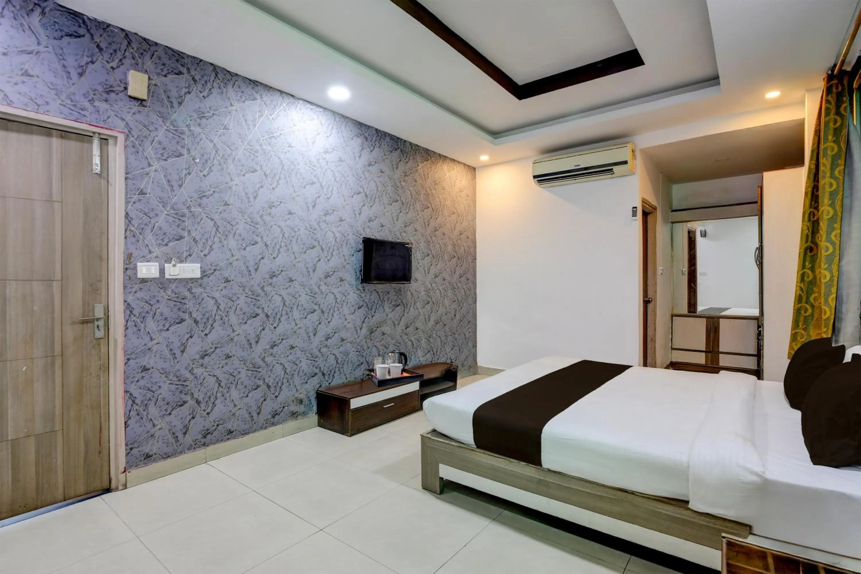 Photo of the whole room, Bed in Super Collection O Shahpura Lakeview Formerly Hotel Royal Villa