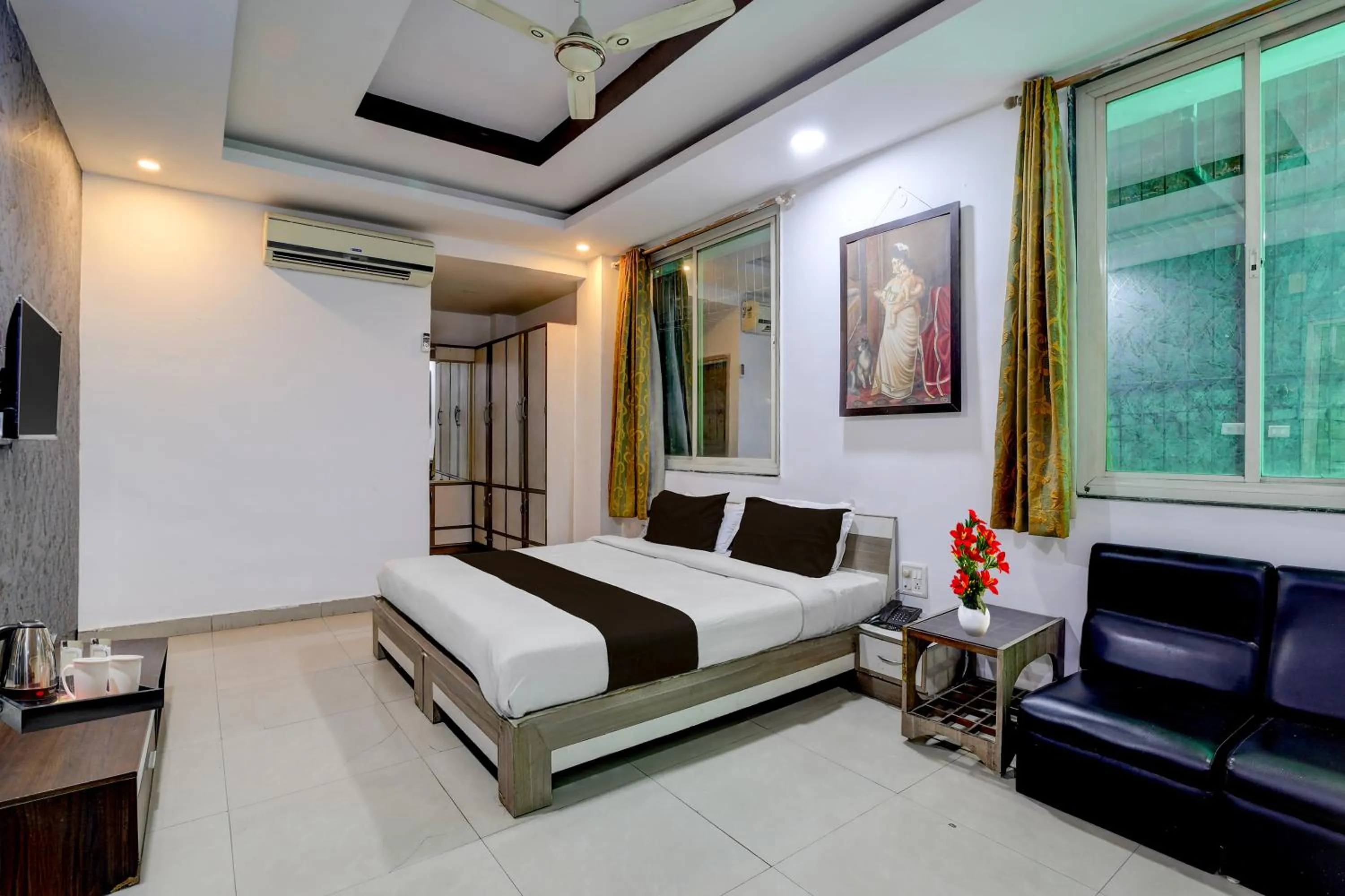 Photo of the whole room, Bed in Super Collection O Shahpura Lakeview Formerly Hotel Royal Villa