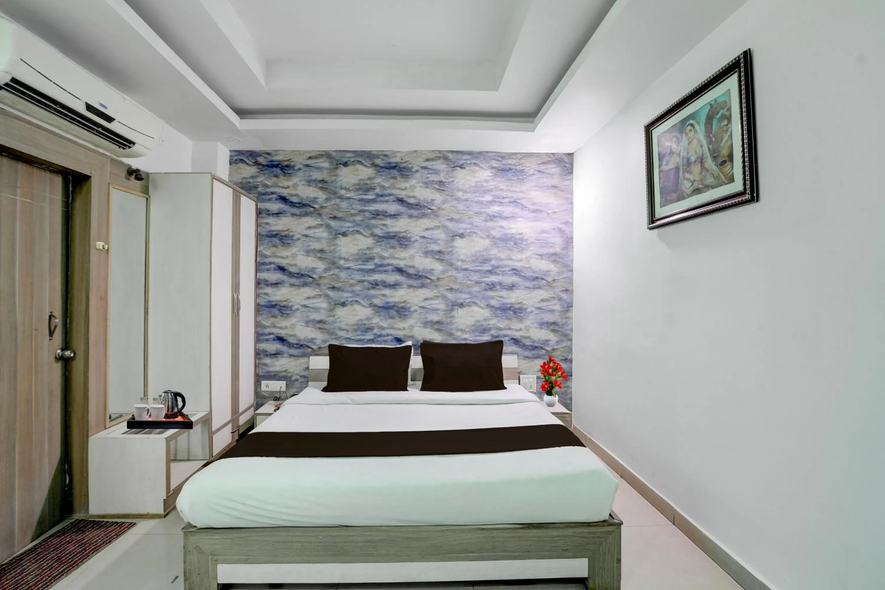 Photo of the whole room, Bed in Super Collection O Shahpura Lakeview Formerly Hotel Royal Villa