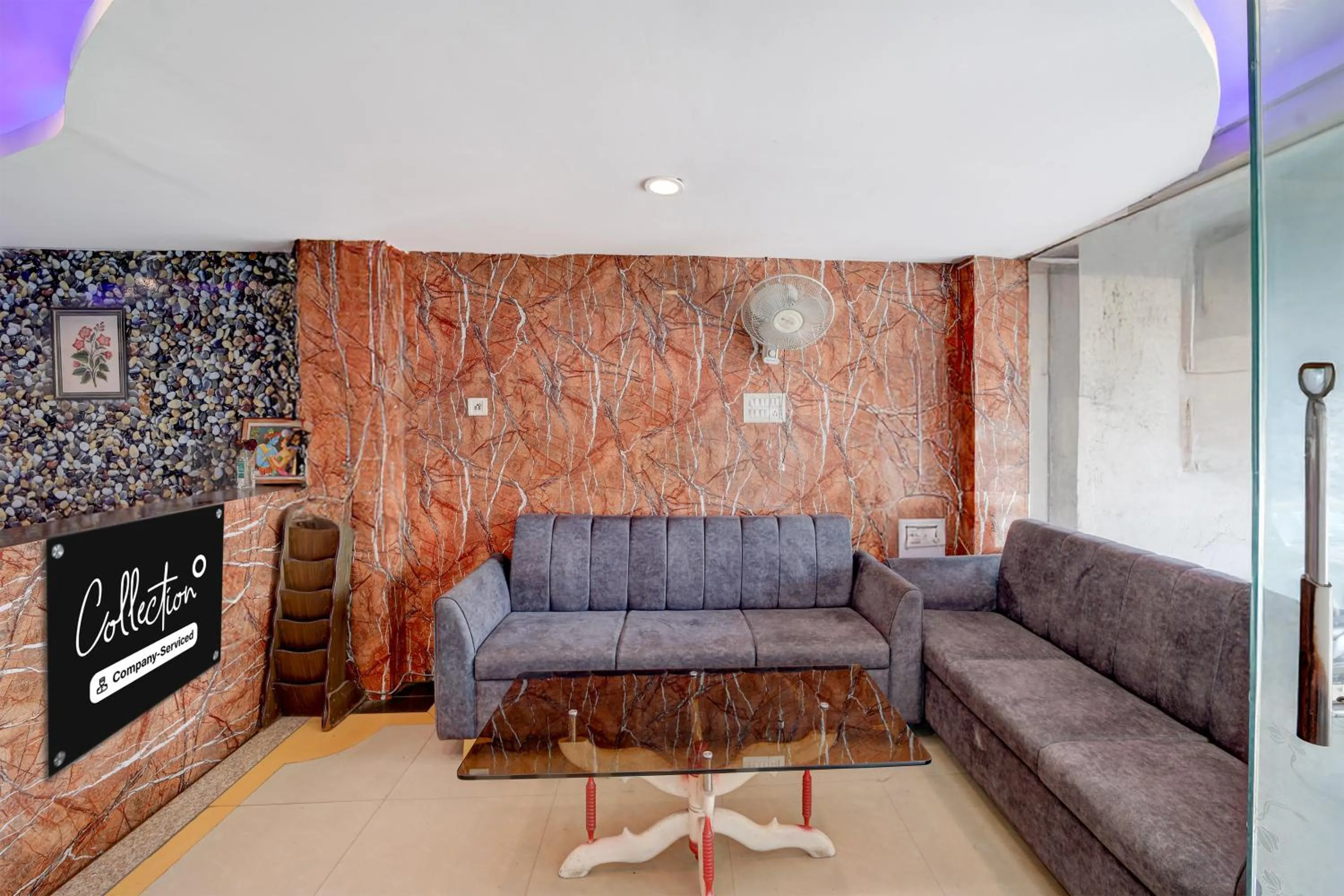 Lobby or reception in Super Collection O Shahpura Lakeview Formerly Hotel Royal Villa