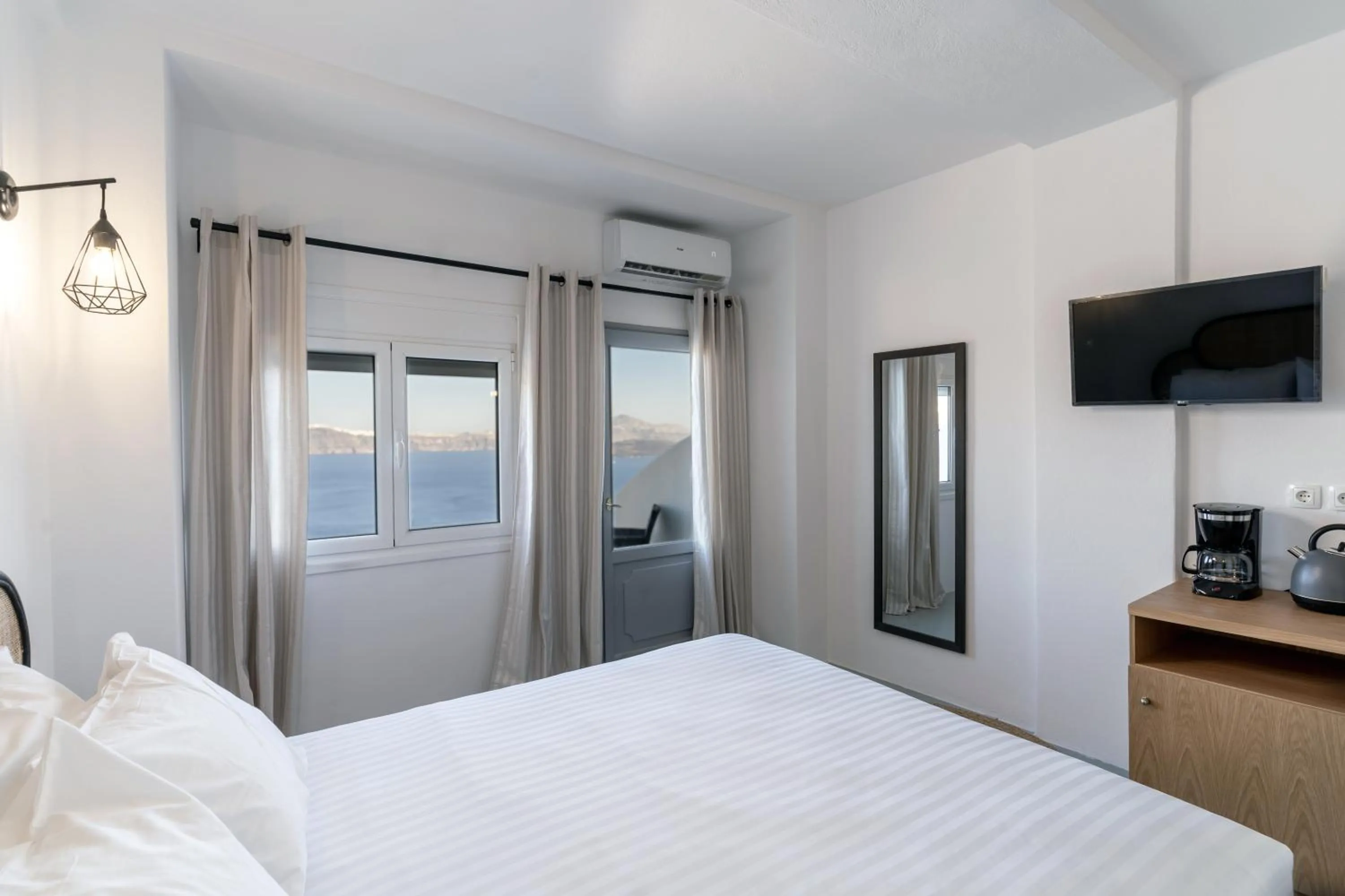 Photo of the whole room in Evanthia Best View Thirassia Island Hotel