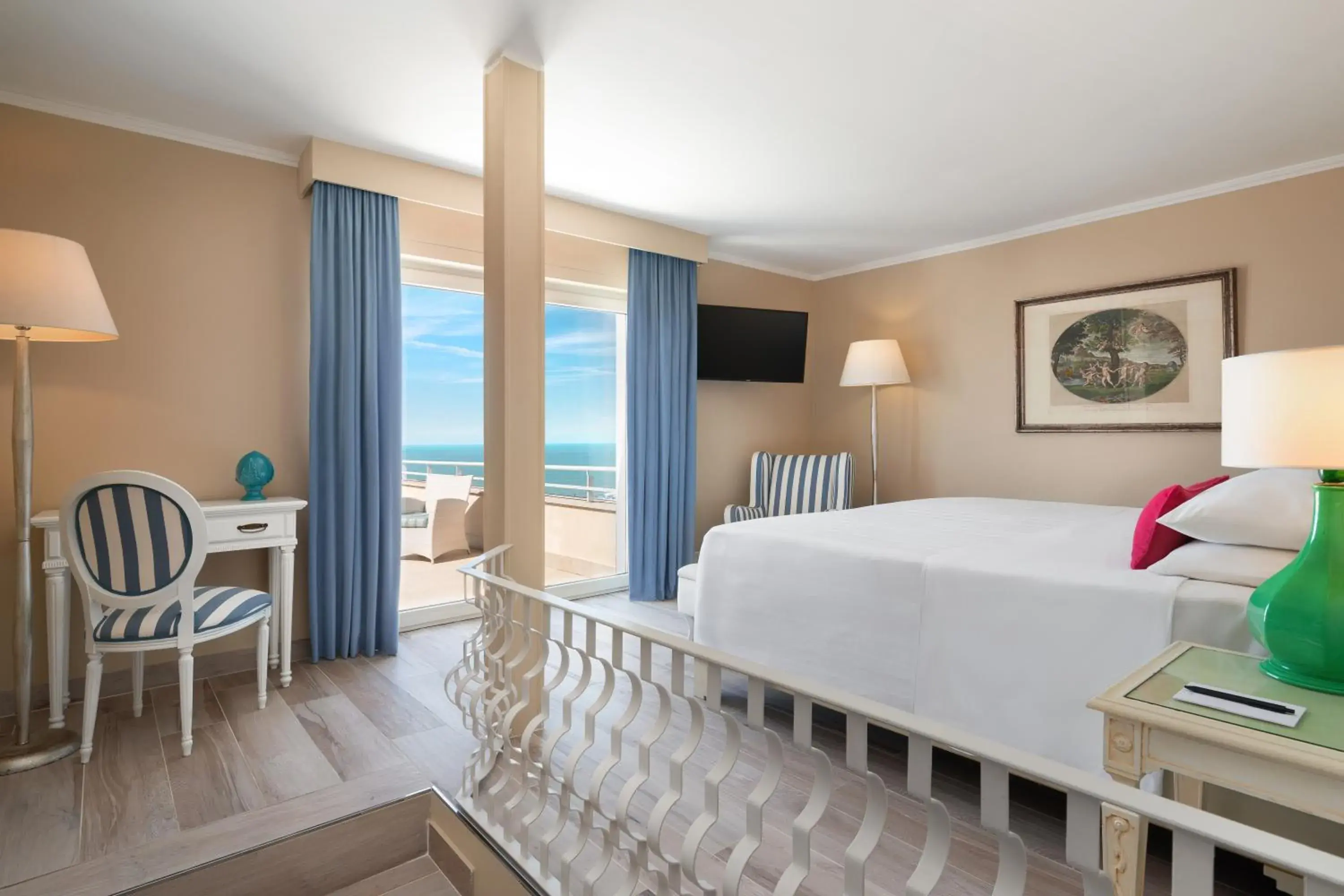 Bedroom, Bed in Hotel Sina Astor Bedroom, Bed in Hotel Sina Astor