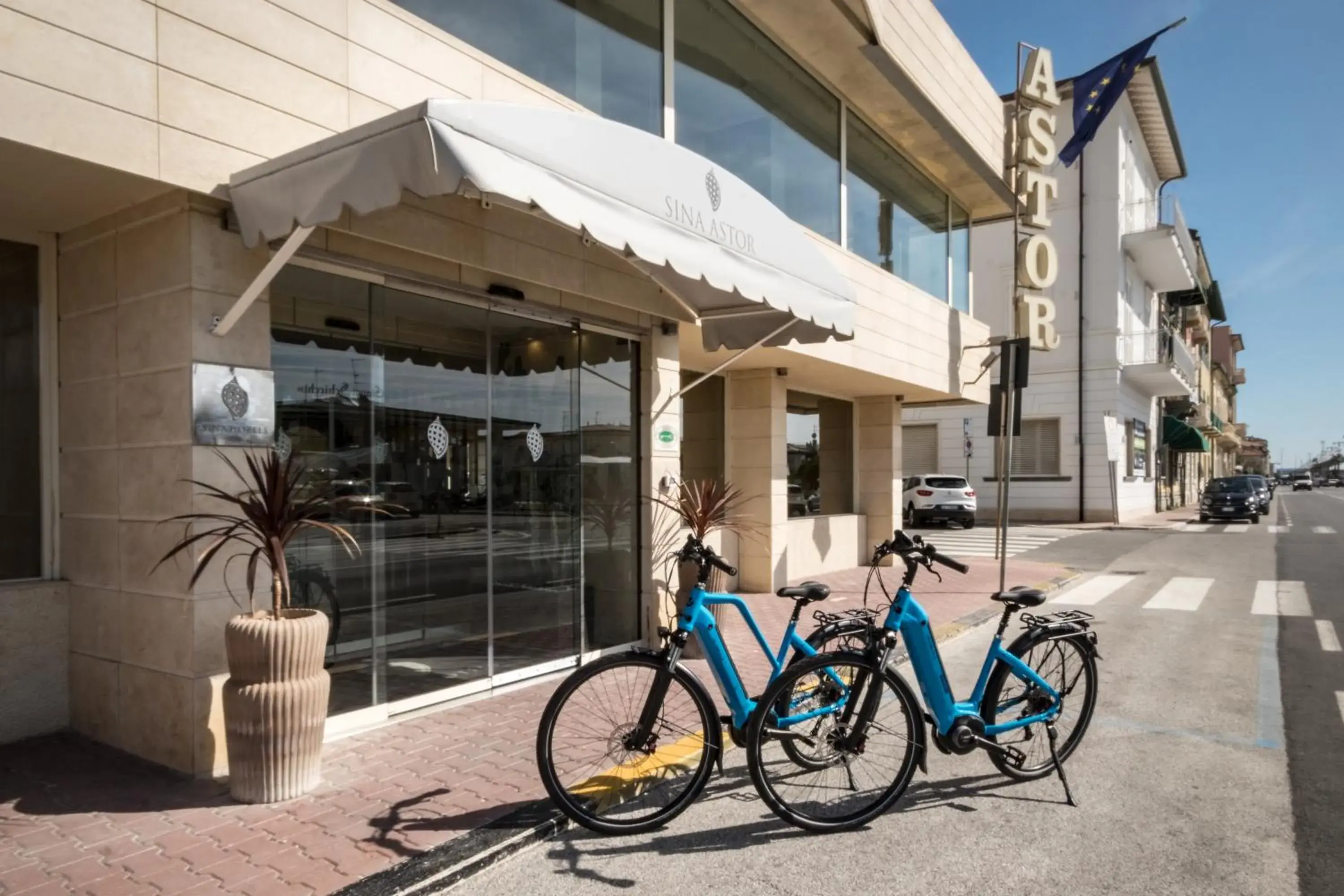 Property building in Hotel Sina Astor Property building in Hotel Sina Astor