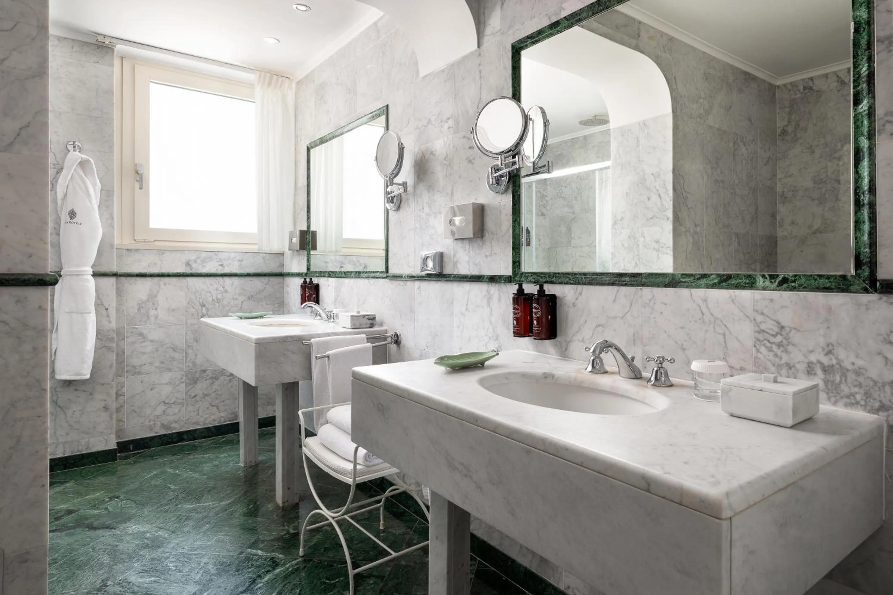 Bathroom in Hotel Sina Astor