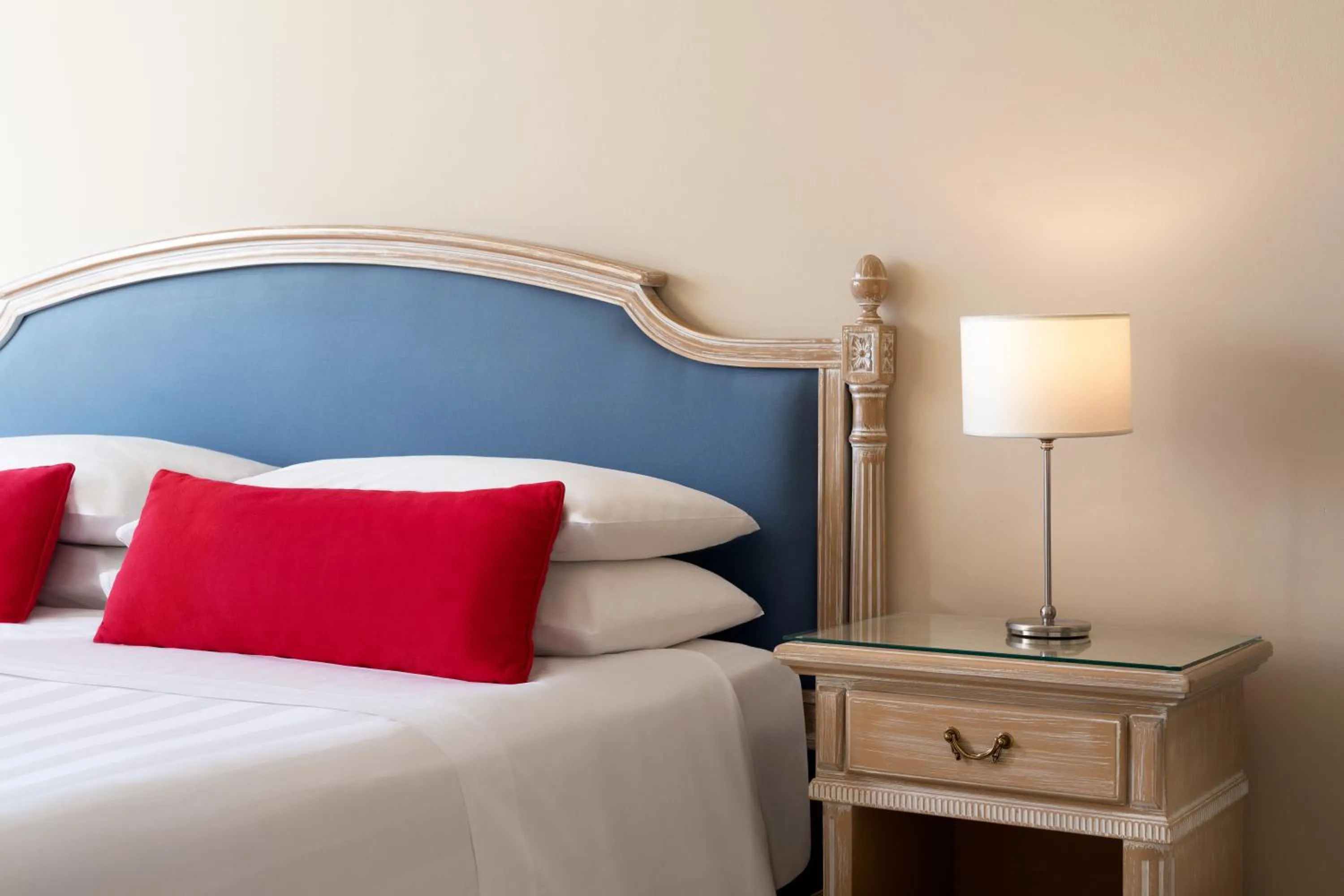 Bedroom, Bed in Hotel Sina Astor