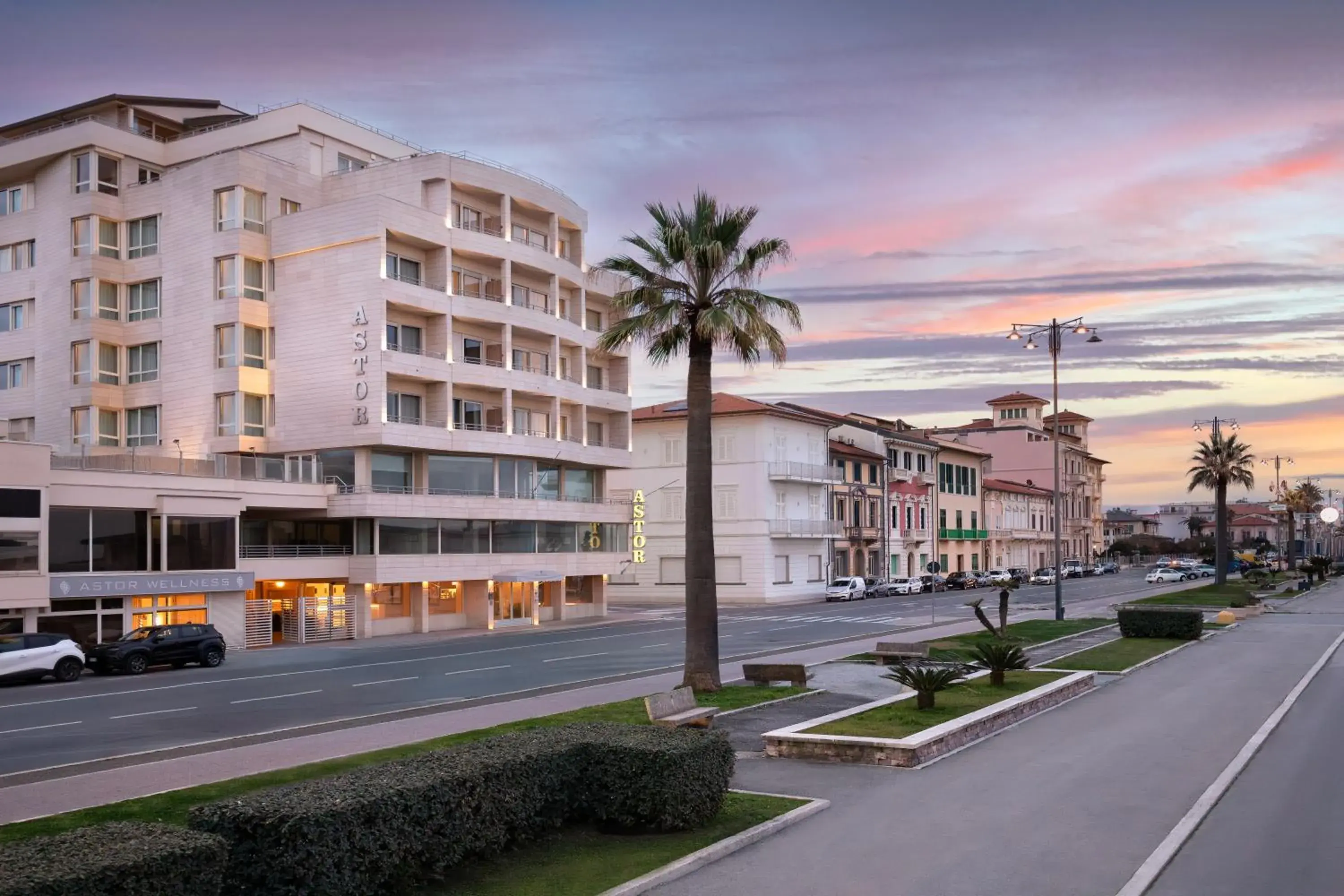 Property building in Hotel Sina Astor Property building in Hotel Sina Astor