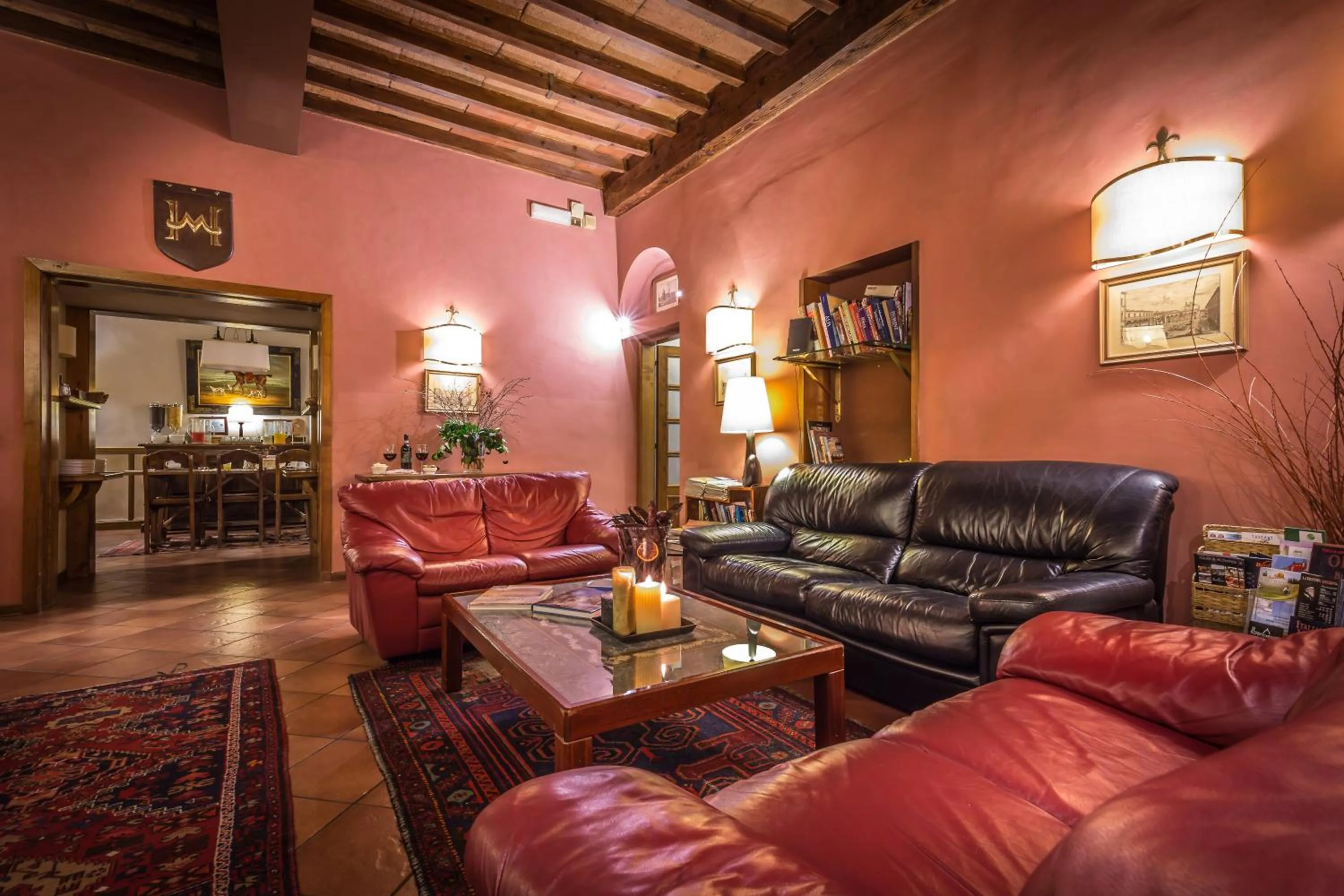 Communal lounge/ TV room in Hotel Mario's