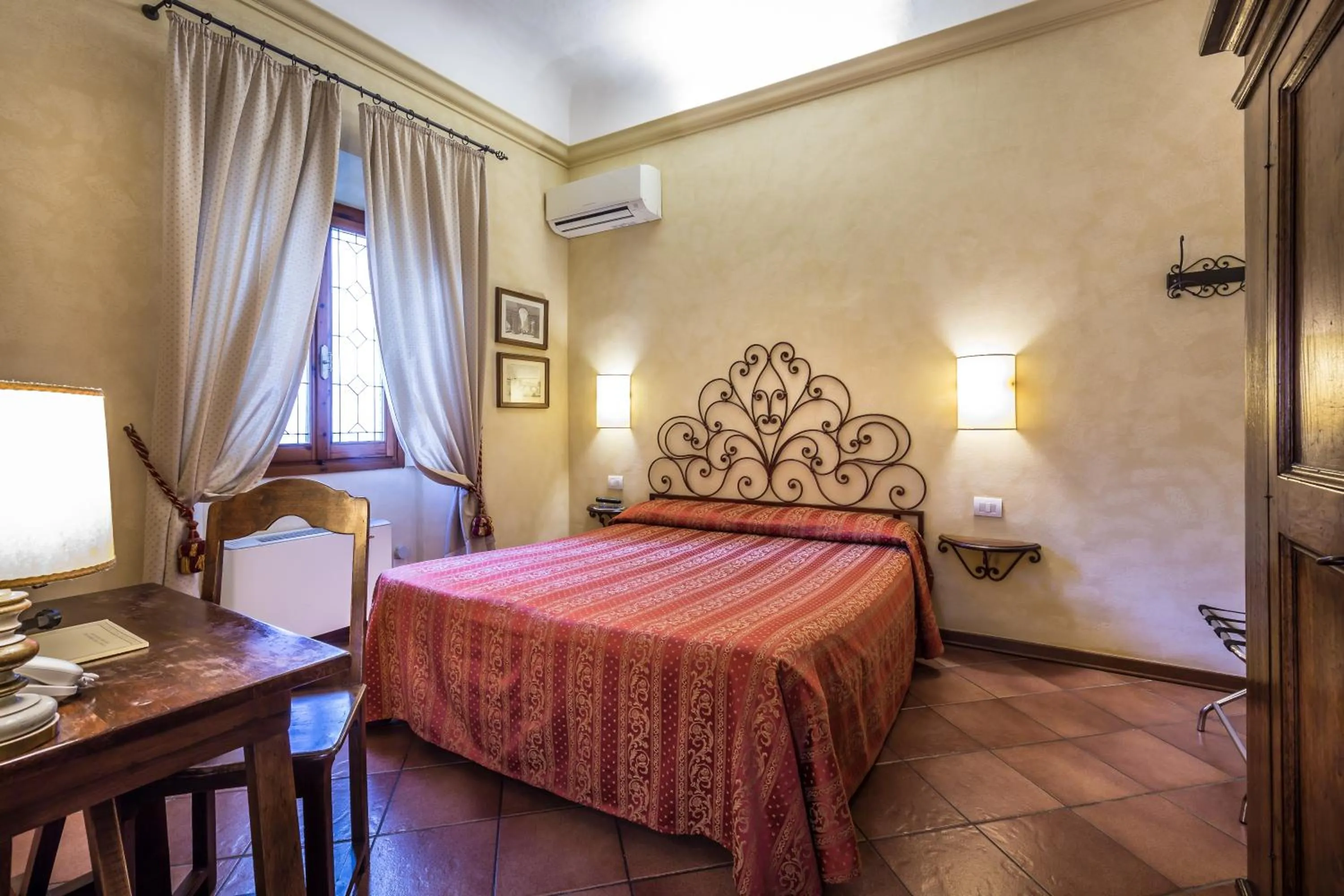 Bedroom, Bed in Hotel Mario's