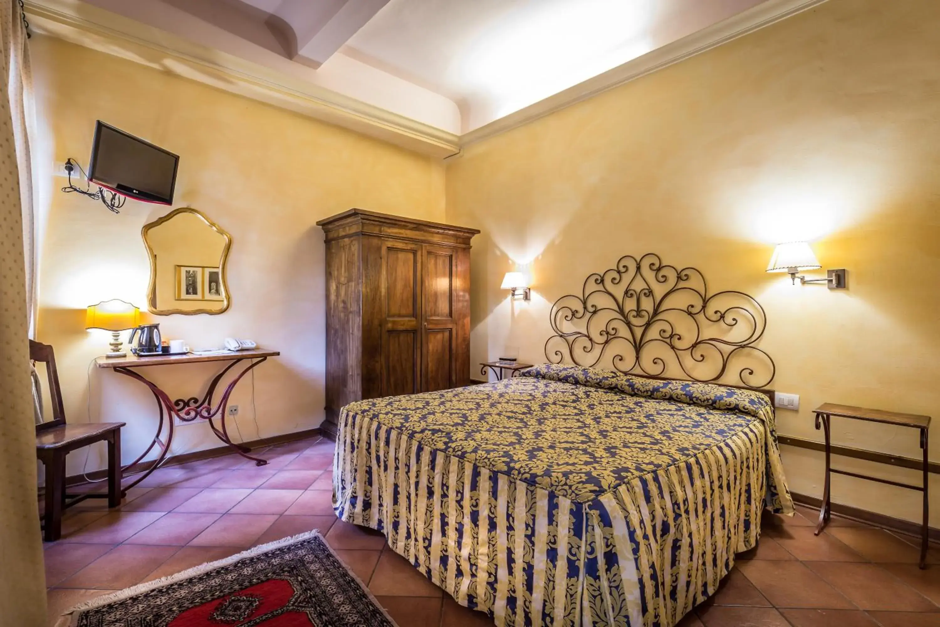 Bedroom, Bed in Hotel Mario's Bedroom, Bed in Hotel Mario's