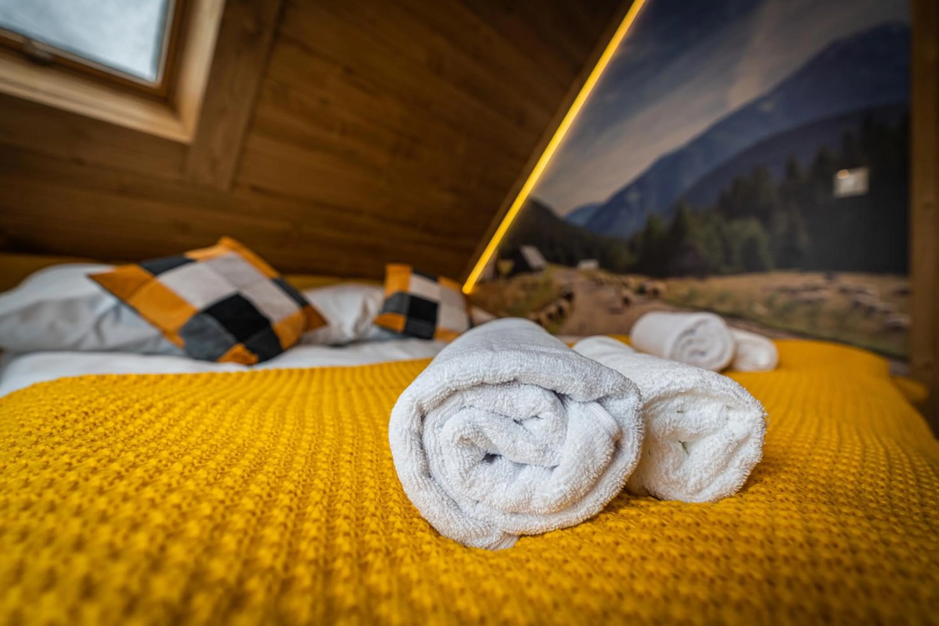 Bed in Dworek nad Jałowcami z Jacuzzi