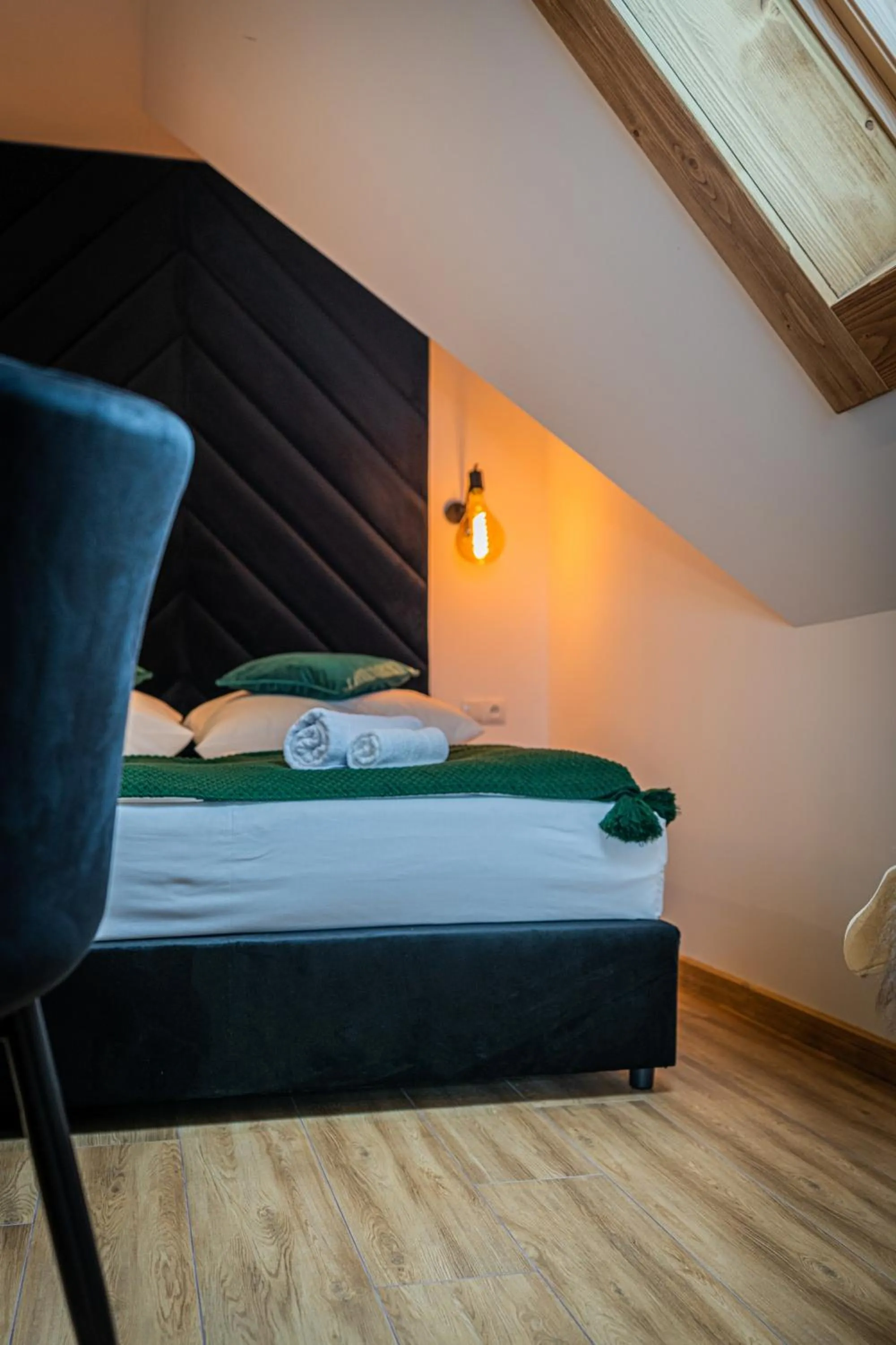 Bed in Dworek nad Jałowcami z Jacuzzi
