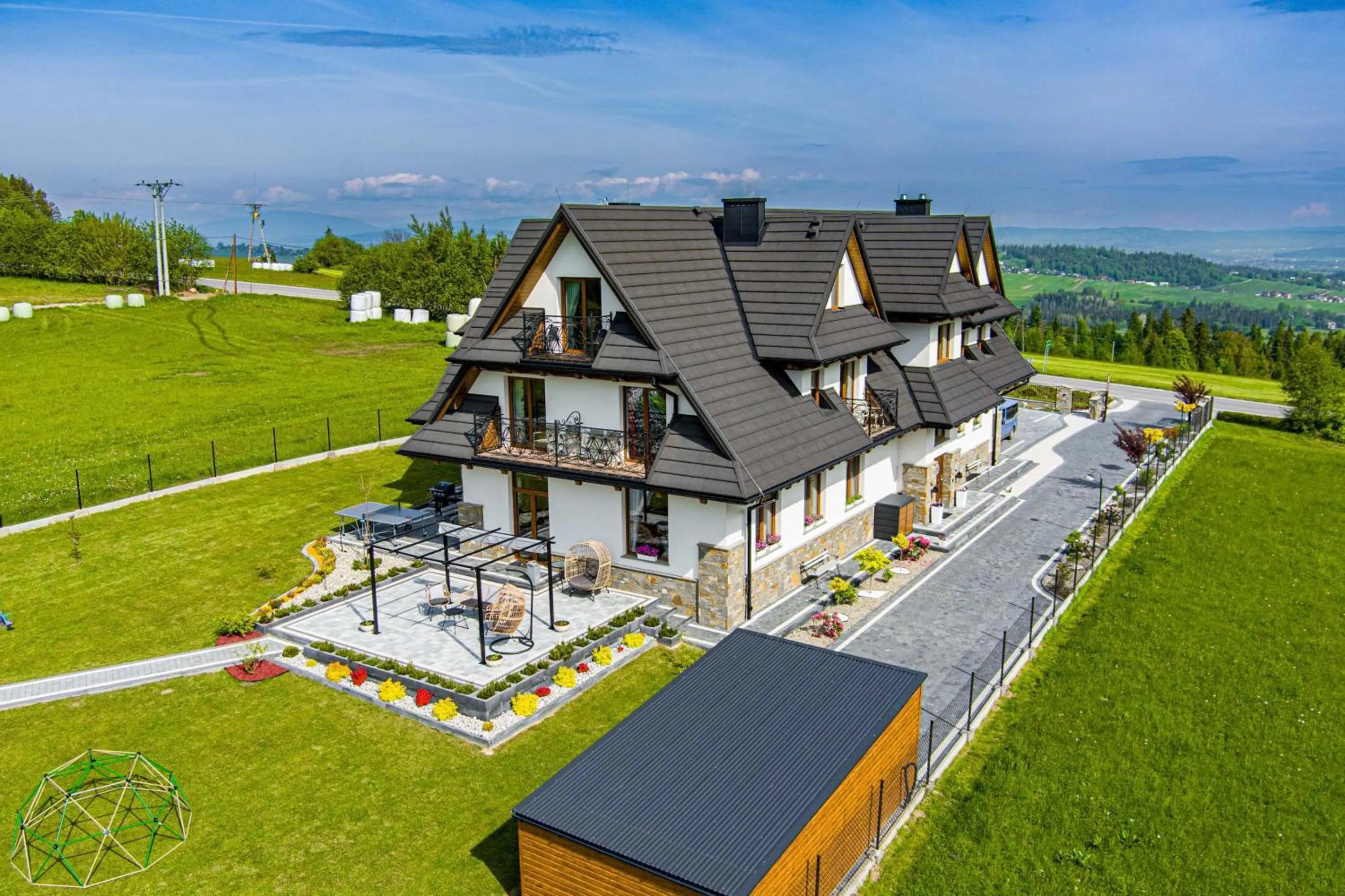 Property building in Dworek nad Jałowcami z Jacuzzi