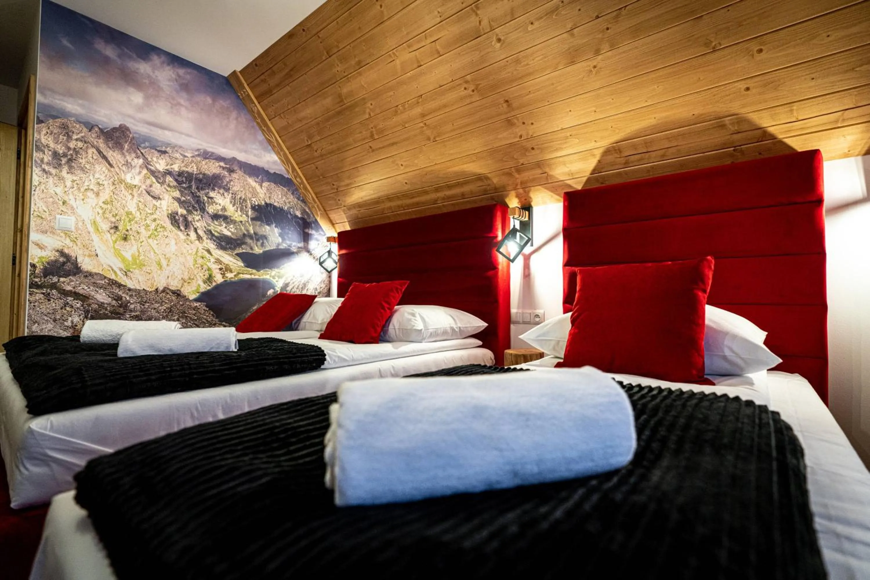 Bed in Dworek nad Jałowcami z Jacuzzi