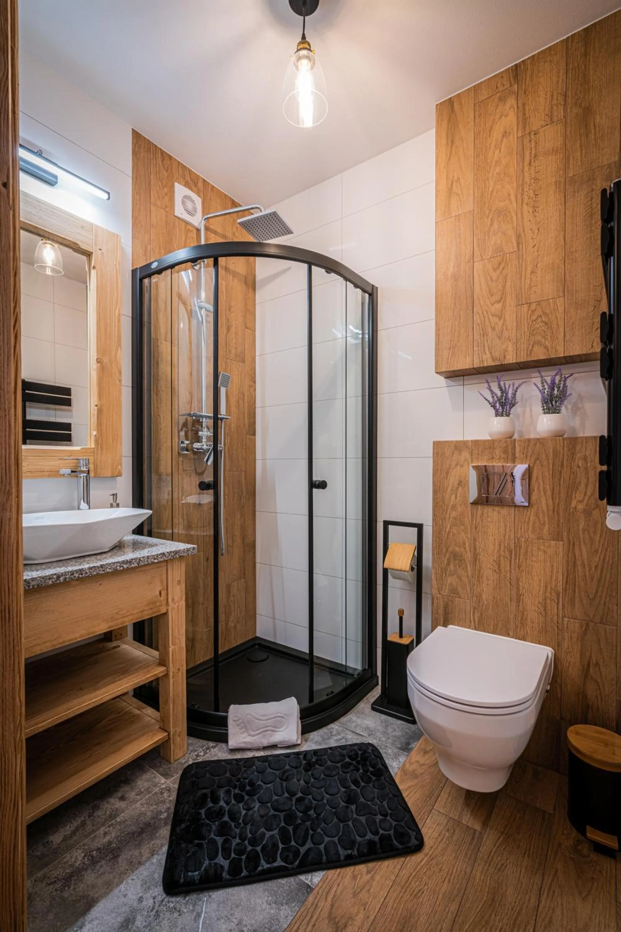 Shower in Dworek nad Jałowcami z Jacuzzi