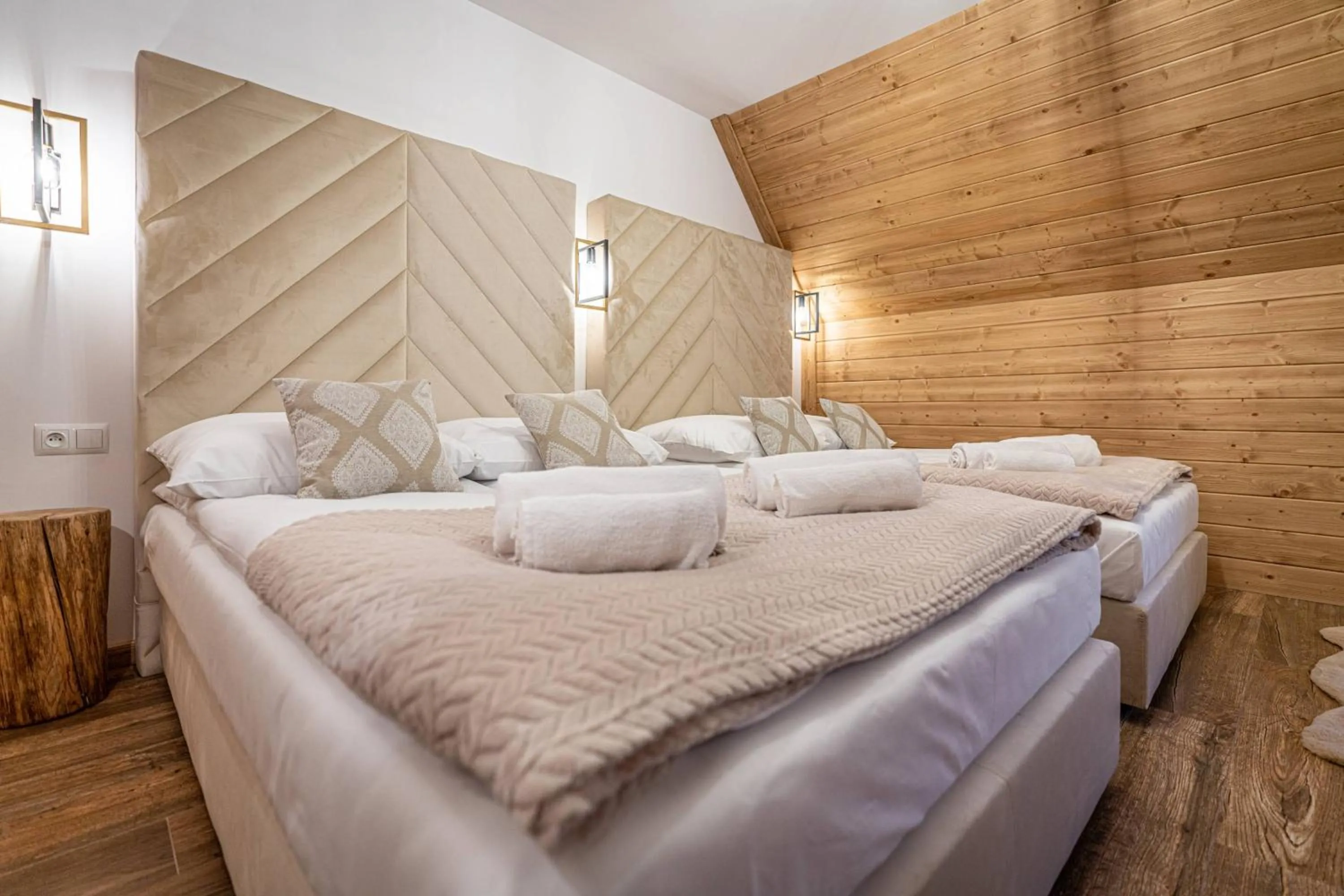 Bed in Dworek nad Jałowcami z Jacuzzi