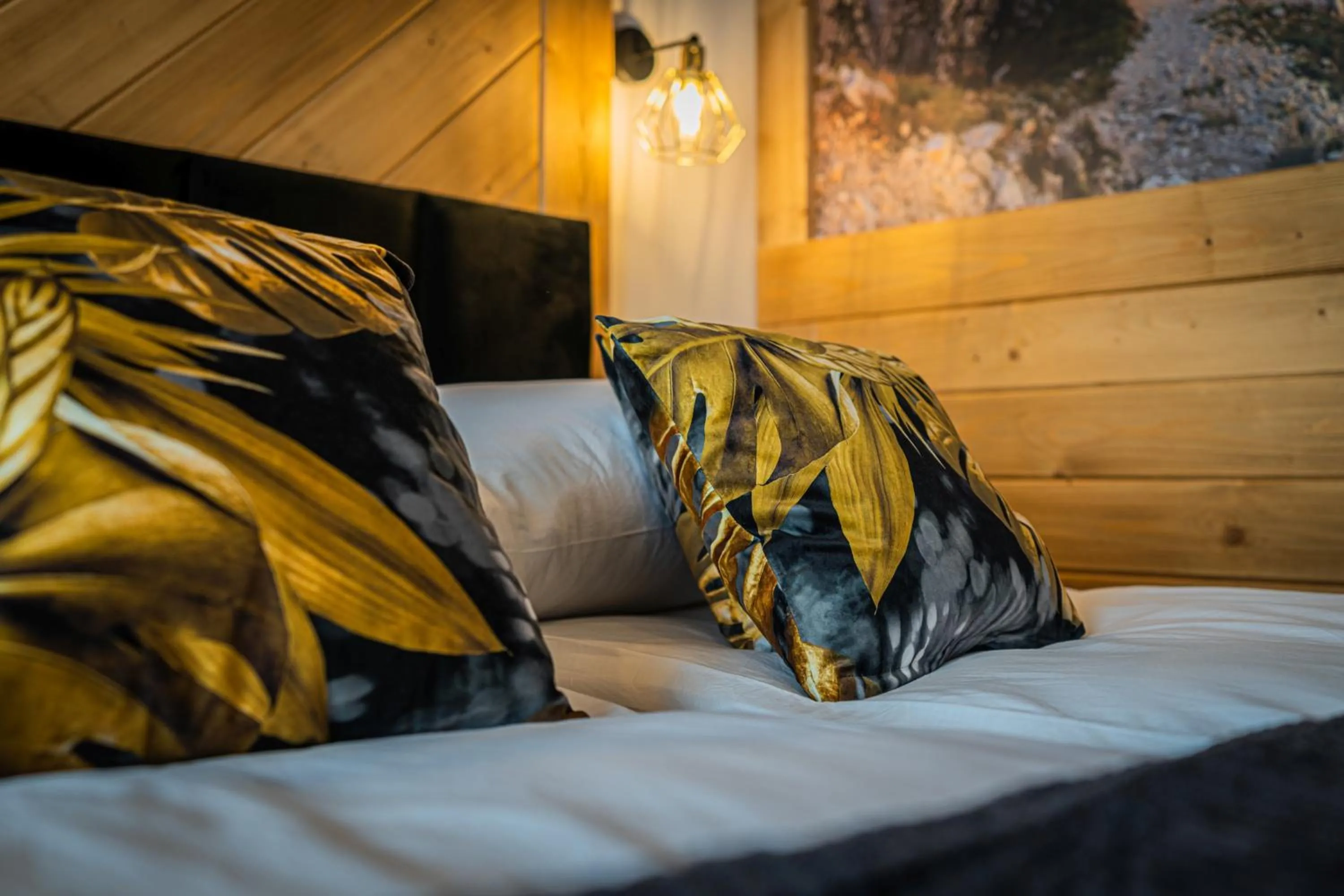 Bed in Dworek nad Jałowcami z Jacuzzi