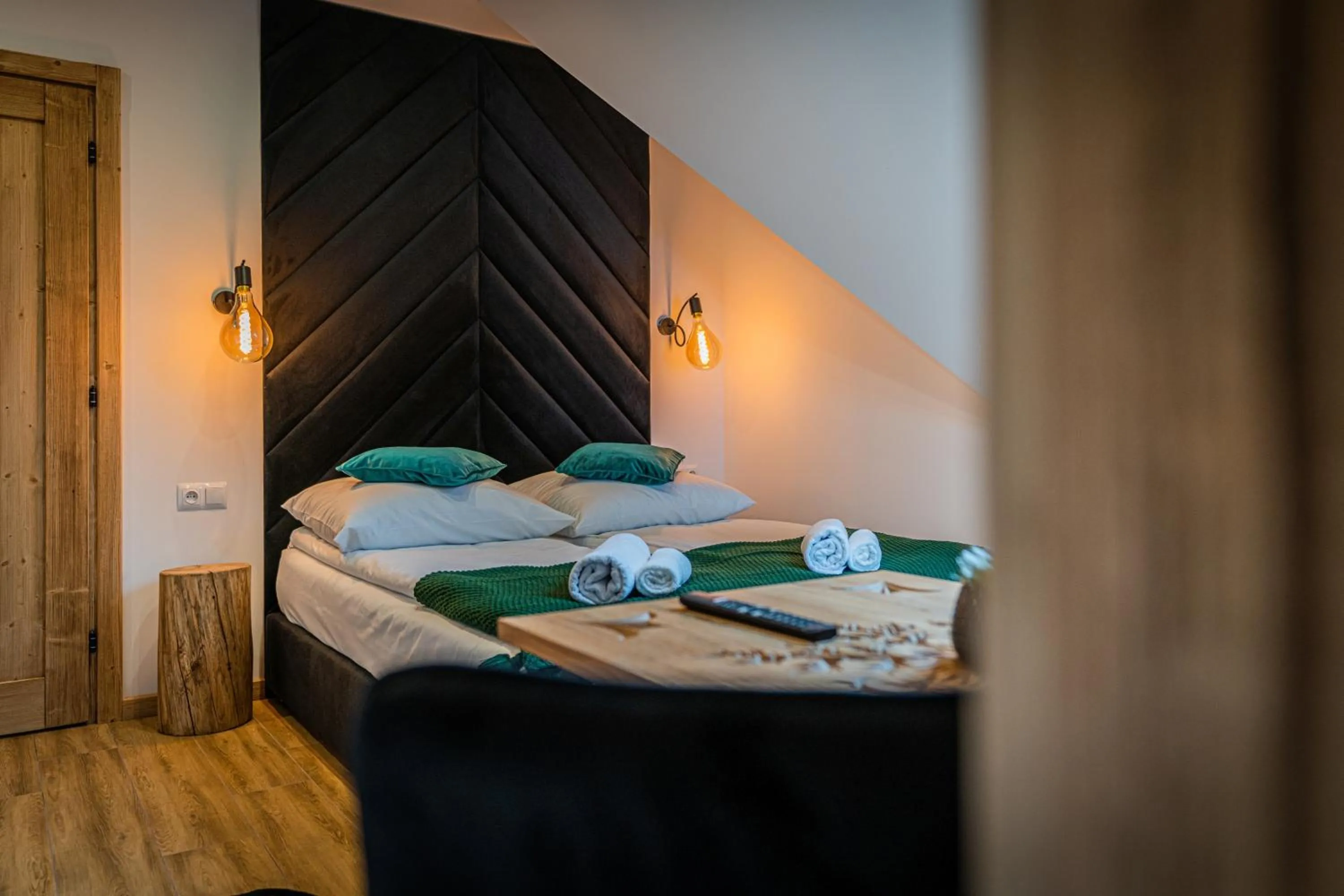 Bed in Dworek nad Jałowcami z Jacuzzi