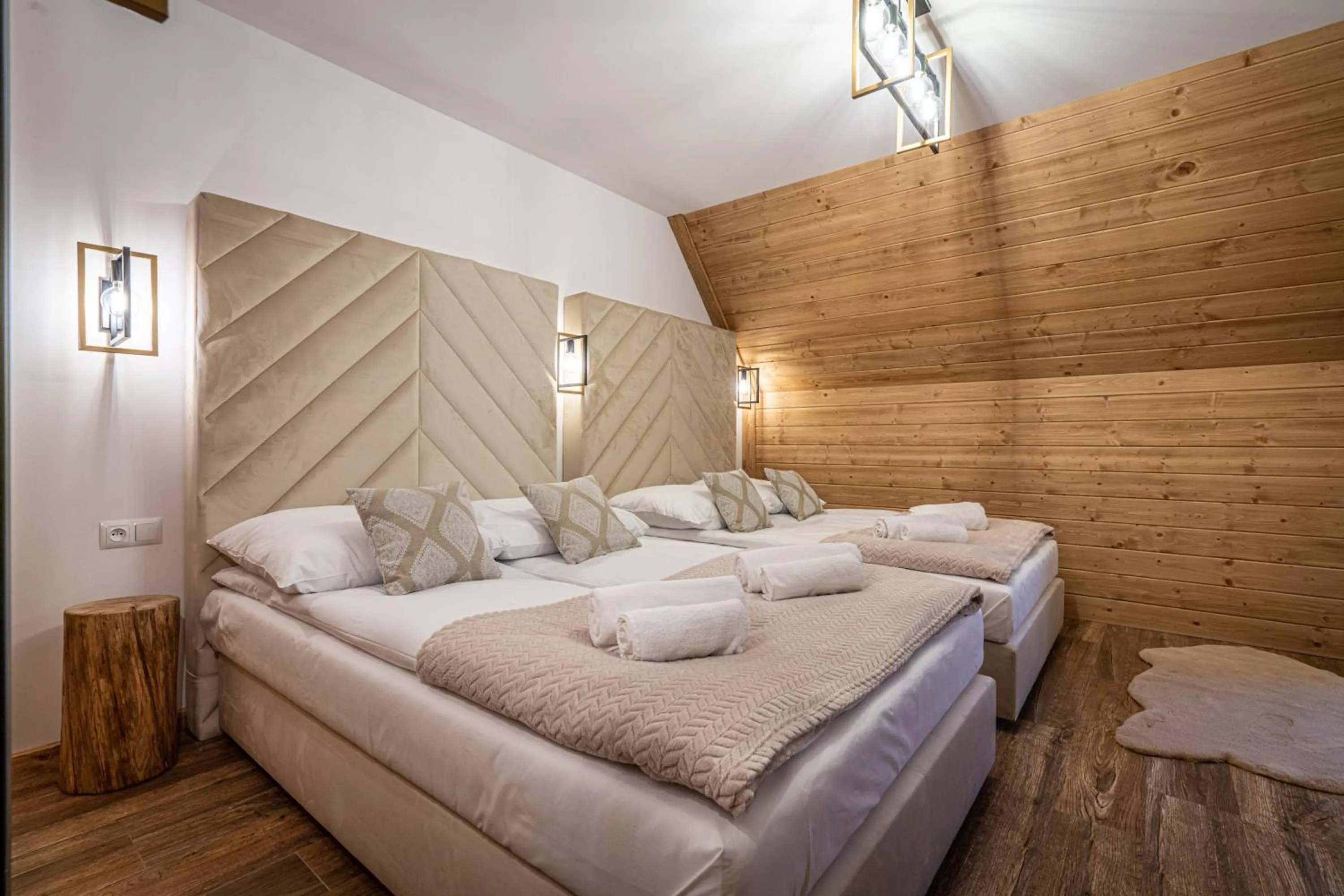 Bed in Dworek nad Jałowcami z Jacuzzi