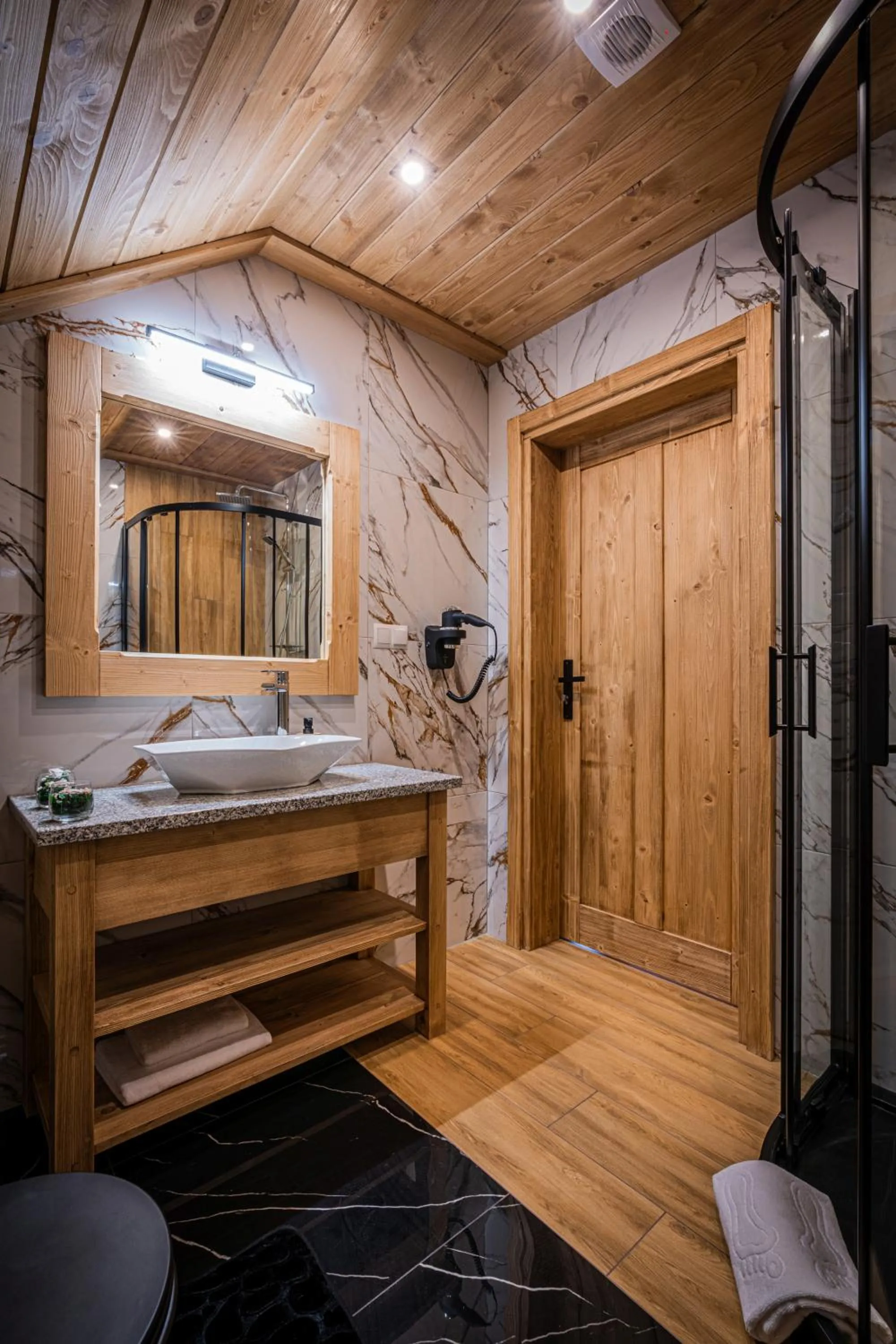 Shower in Dworek nad Jałowcami z Jacuzzi