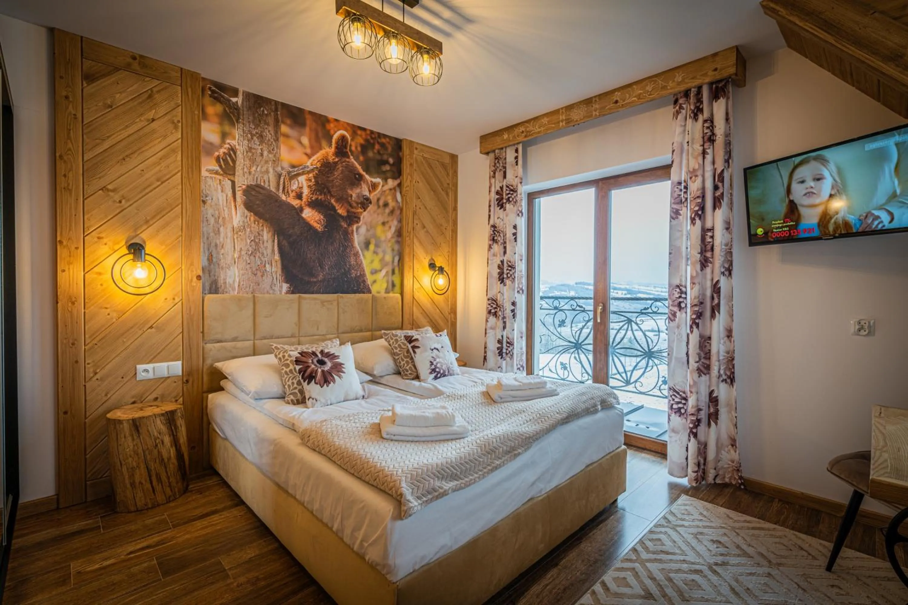 Bed in Dworek nad Jałowcami z Jacuzzi