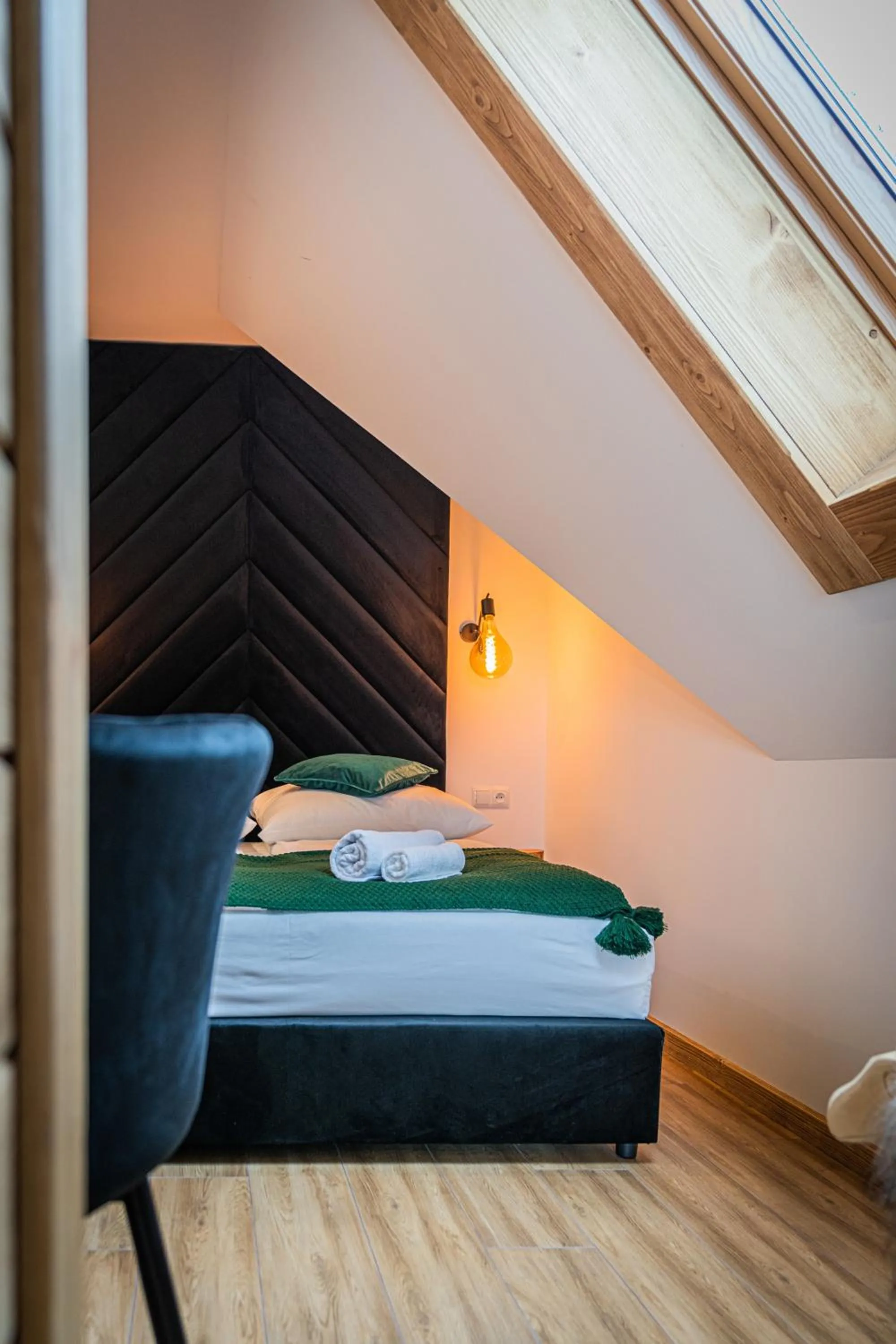 Bed in Dworek nad Jałowcami z Jacuzzi