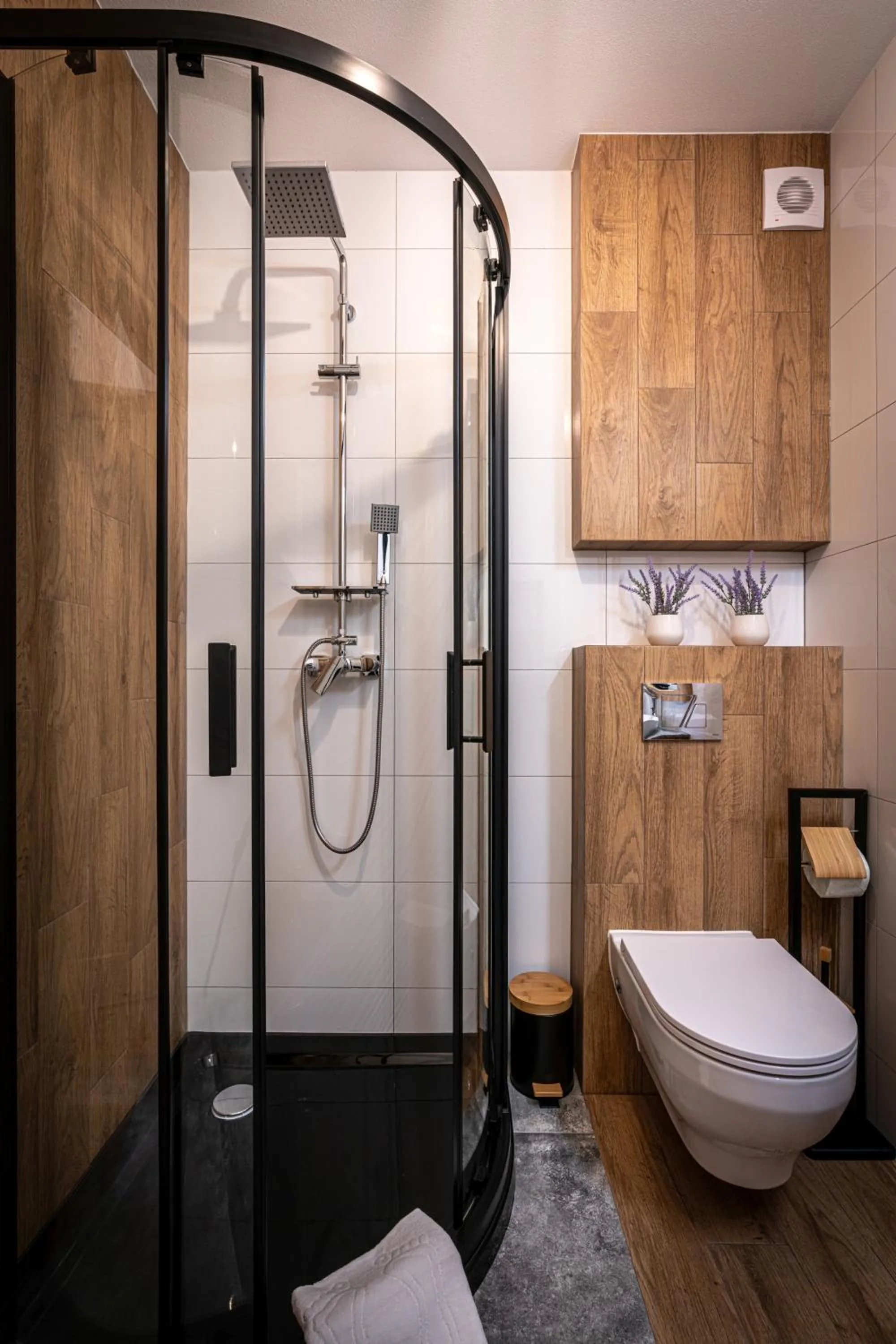 Shower in Dworek nad Jałowcami z Jacuzzi