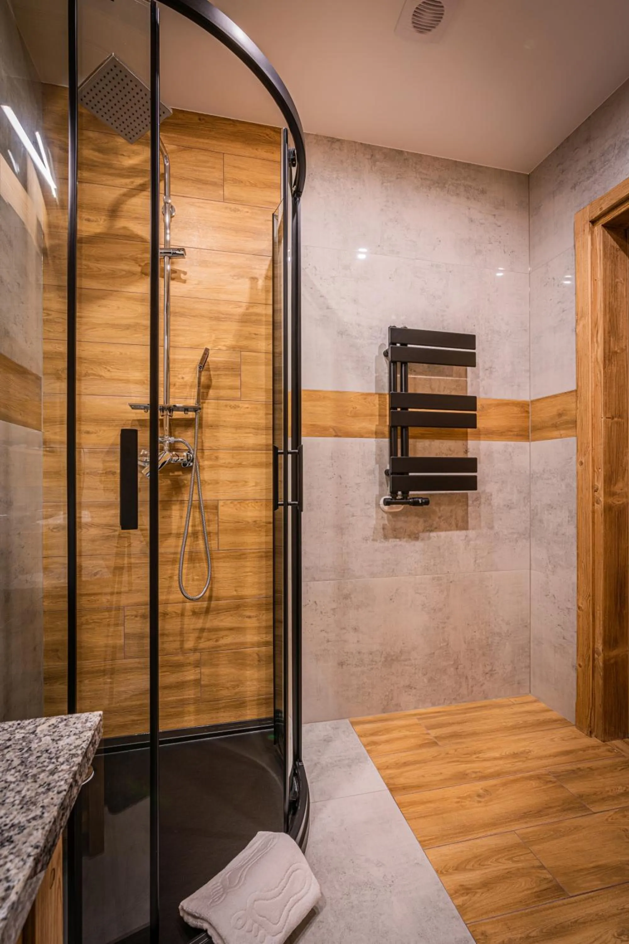 Shower in Dworek nad Jałowcami z Jacuzzi