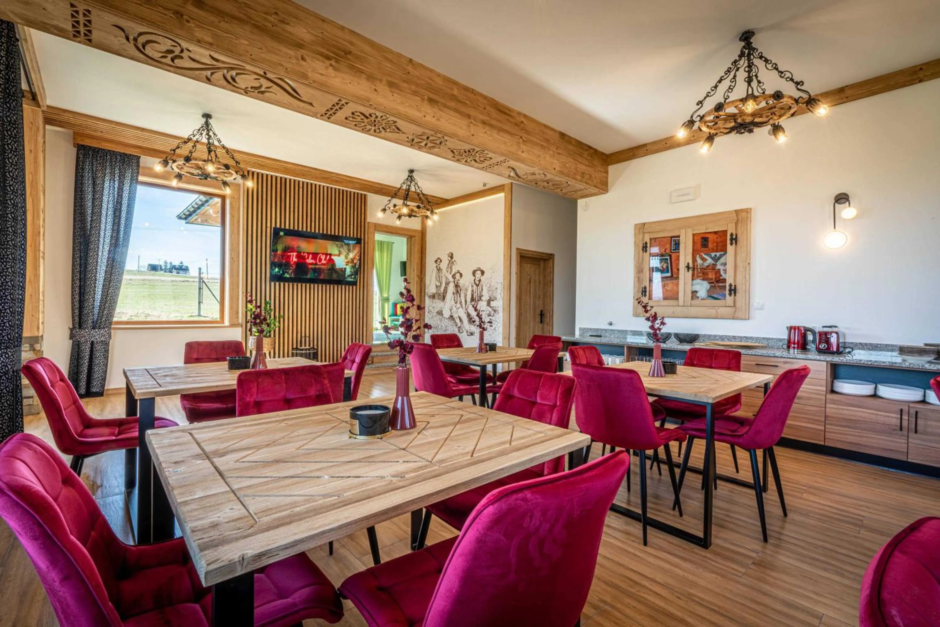 Restaurant/places to eat in Dworek nad Jałowcami z Jacuzzi