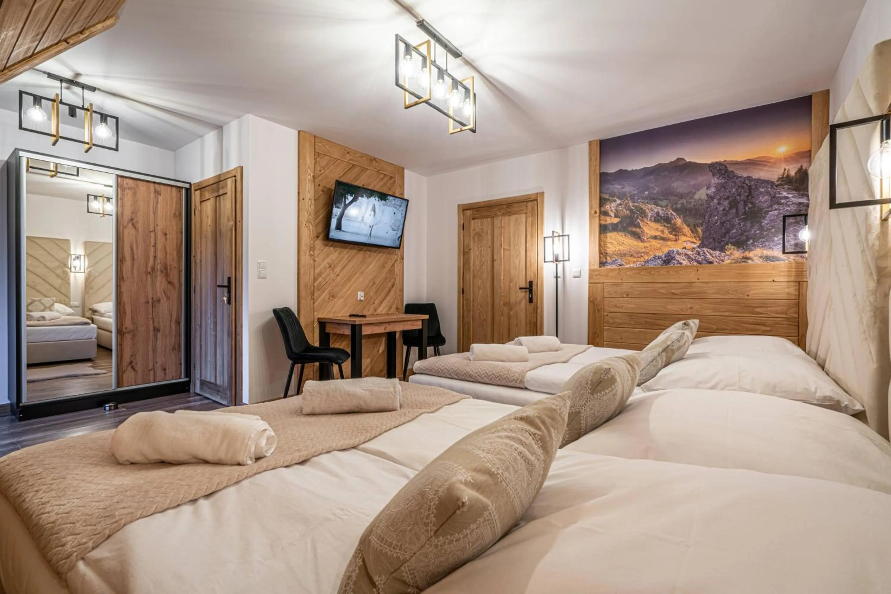 Bed in Dworek nad Jałowcami z Jacuzzi