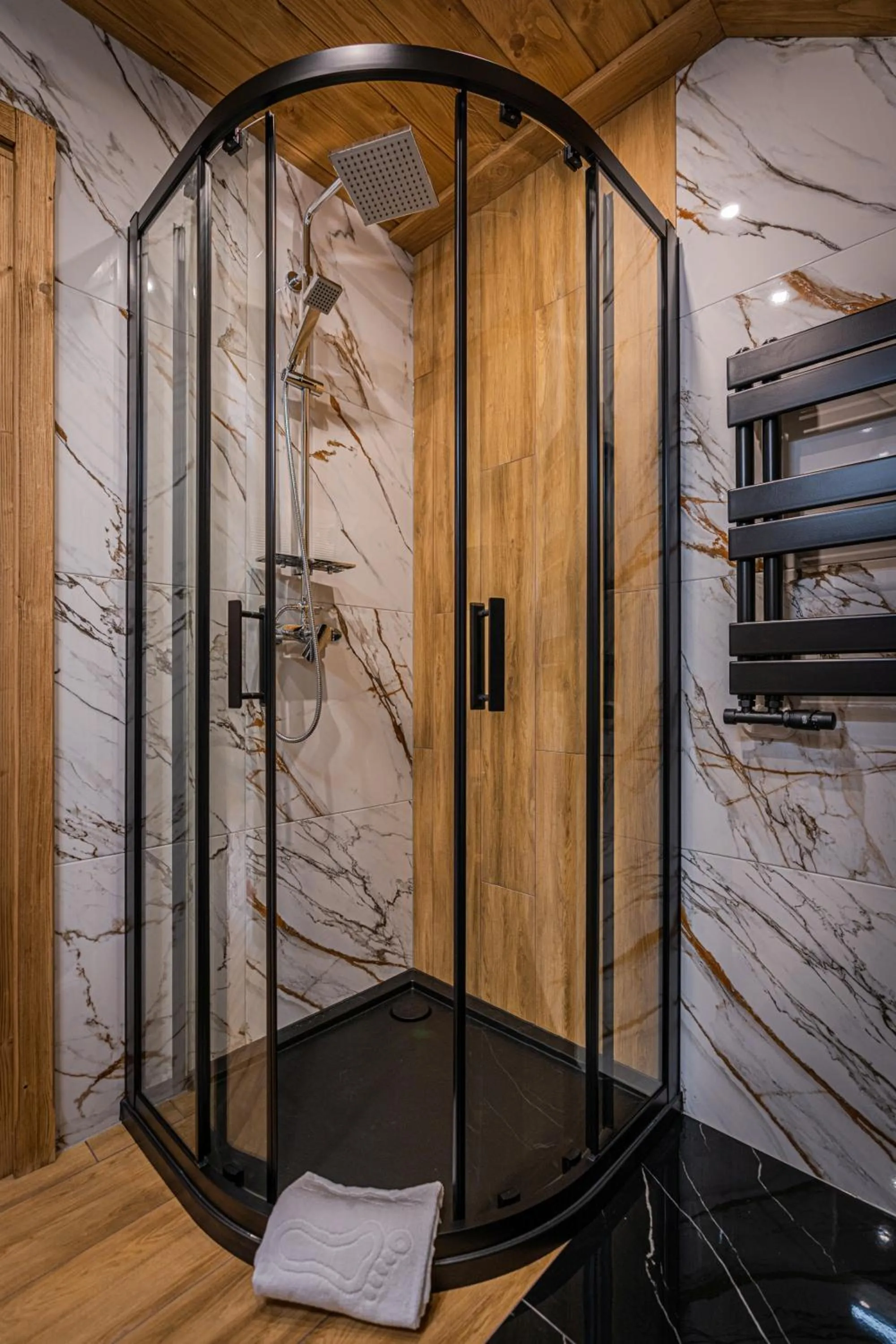 Shower in Dworek nad Jałowcami z Jacuzzi