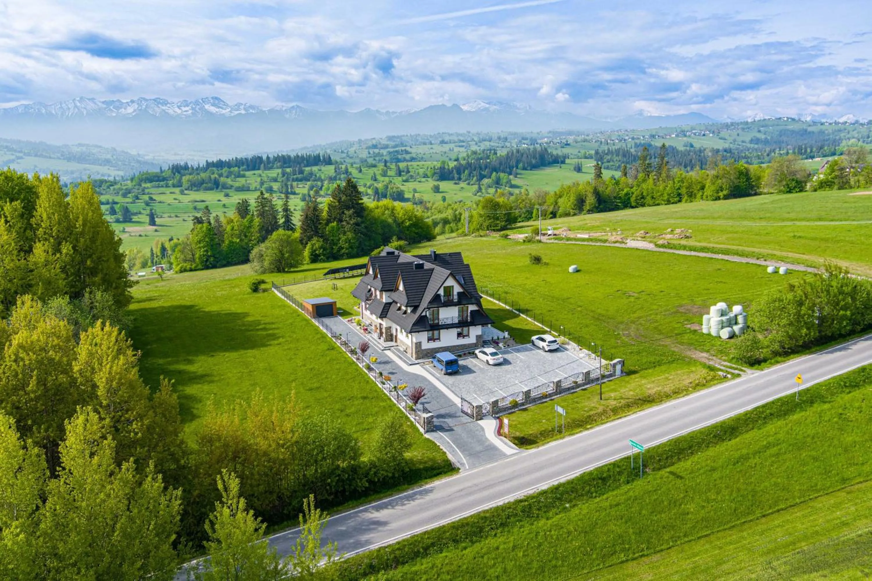 Property building in Dworek nad Jałowcami z Jacuzzi