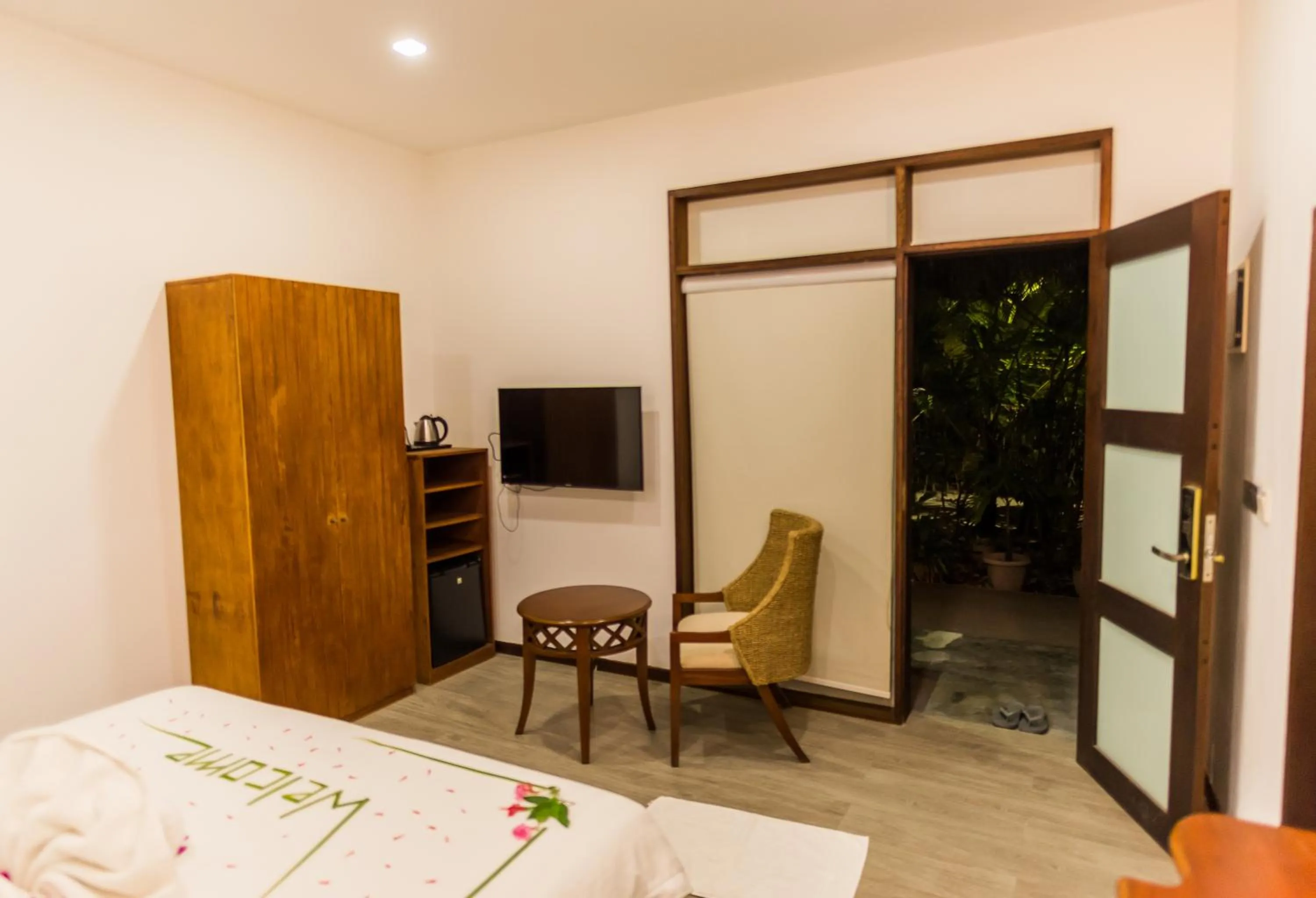 Living room, Bed in Premier Beach