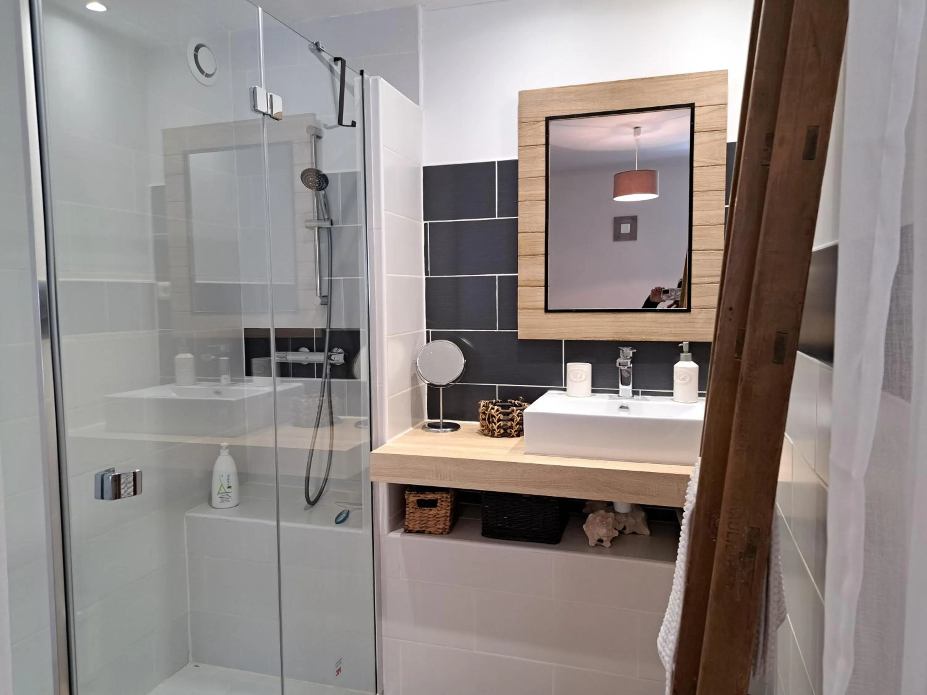 Chambre privée indépendante dans une maison