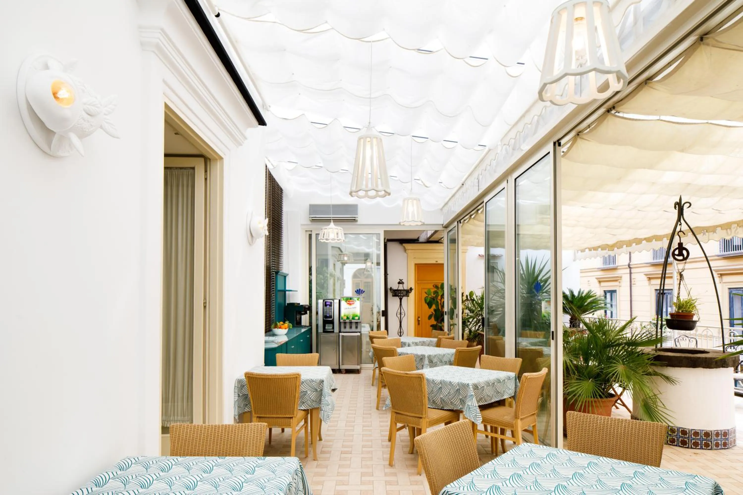 Restaurant/places to eat in Hotel Del Corso